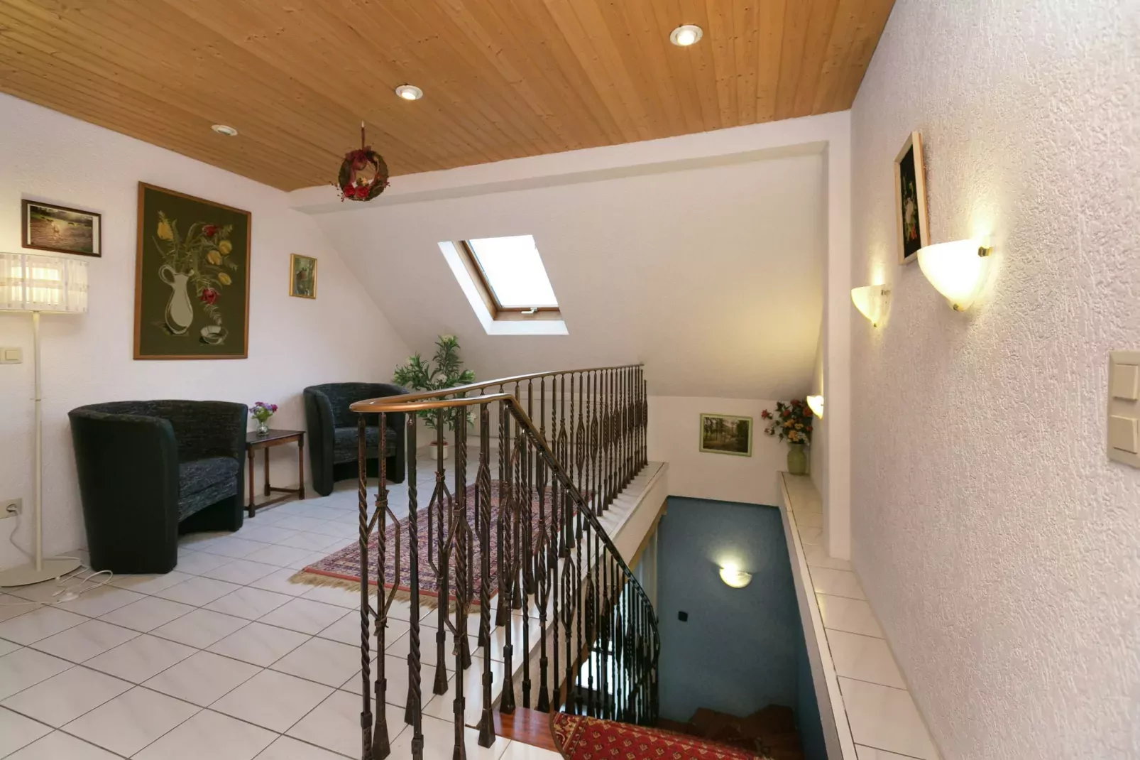 Tudor Lodge-Landing
