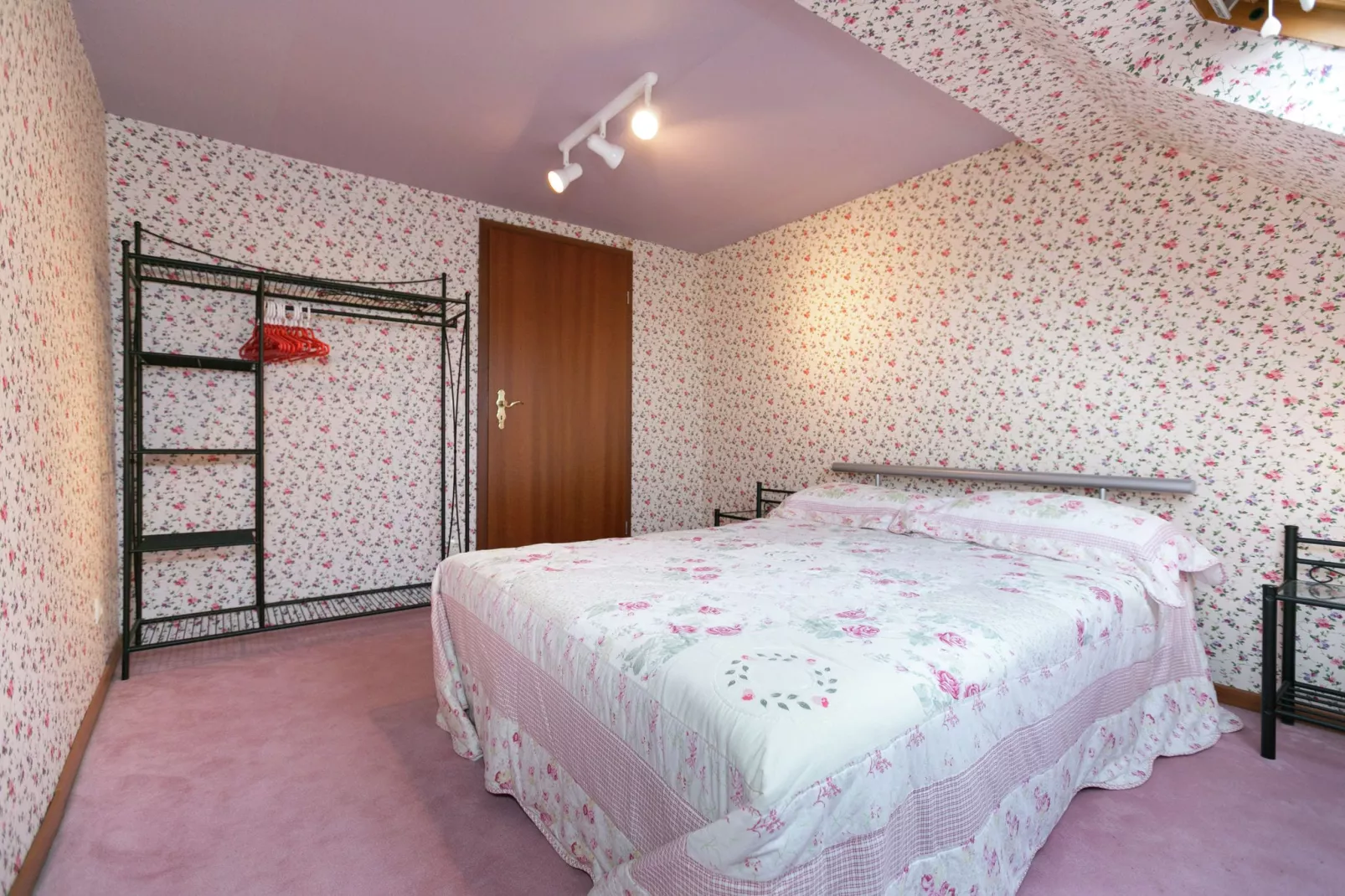 Tudor Lodge-Bedroom