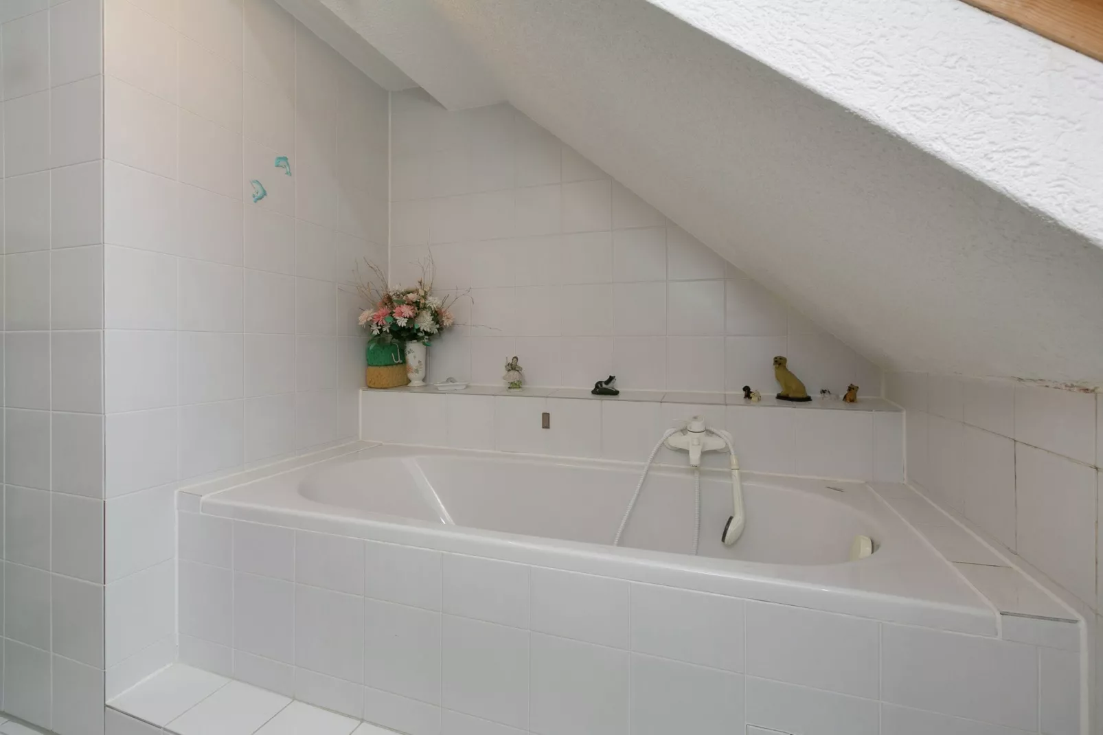 Tudor Lodge-Bathroom