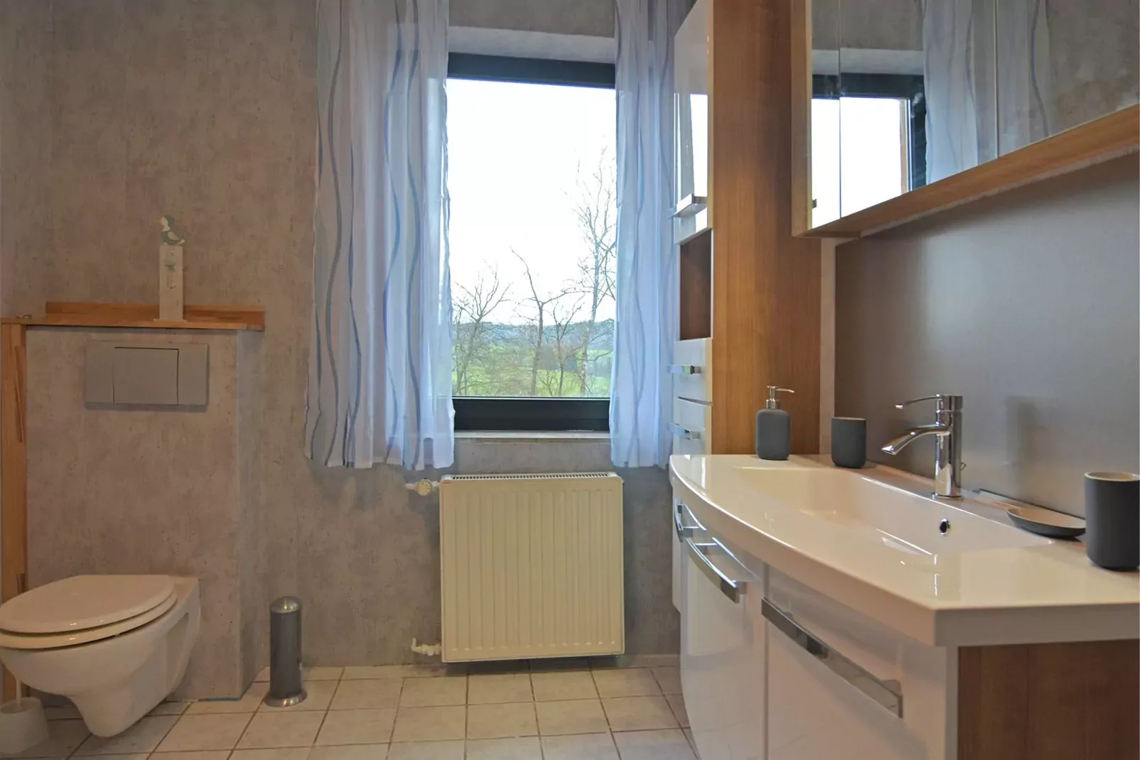 Alpaka-Farm-Bathroom