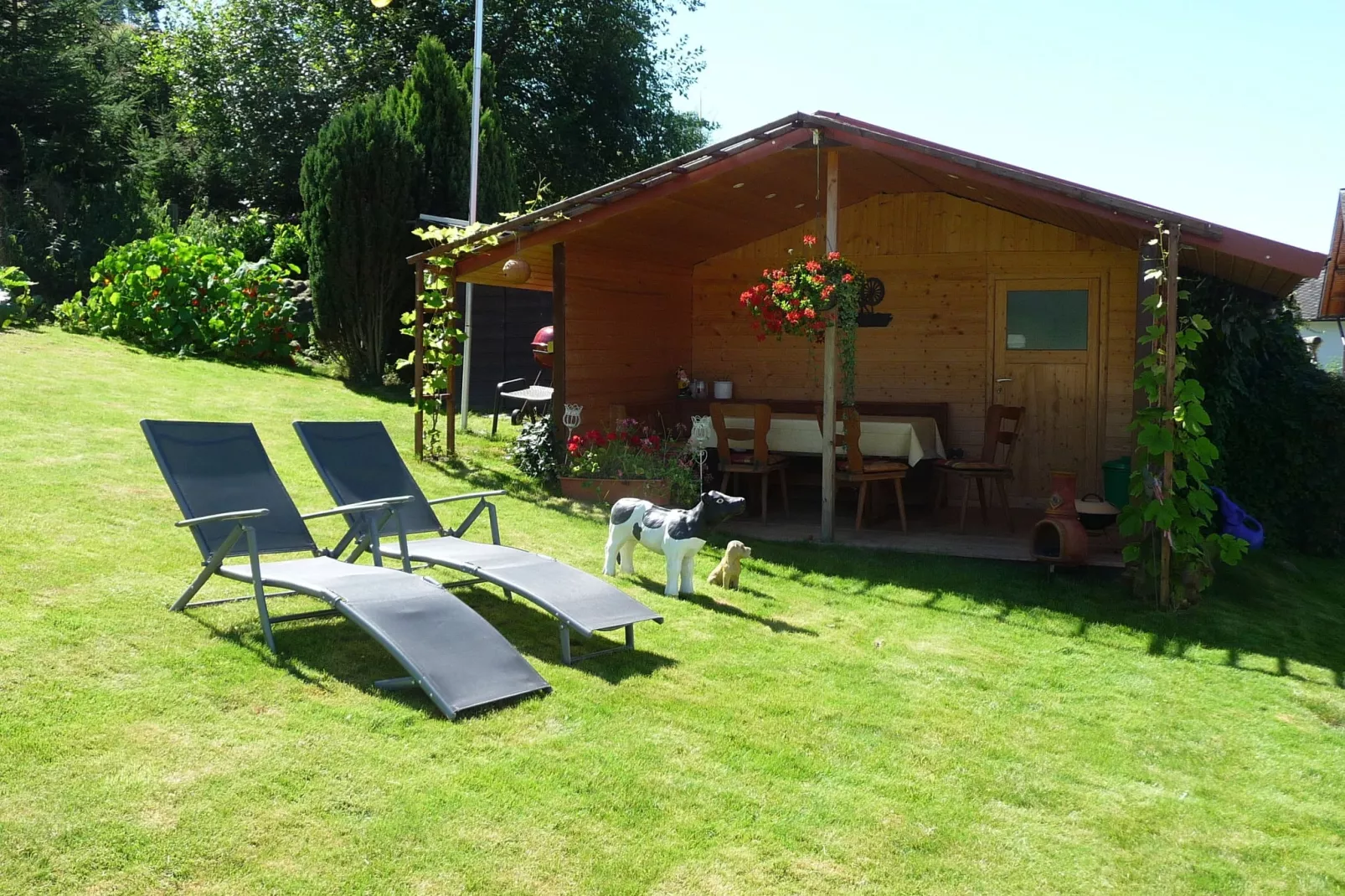 Haus Helga-Gardens summer