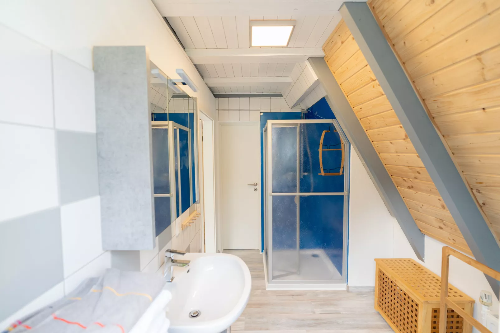 Holiday home in Bestwig with private garden-Bathroom