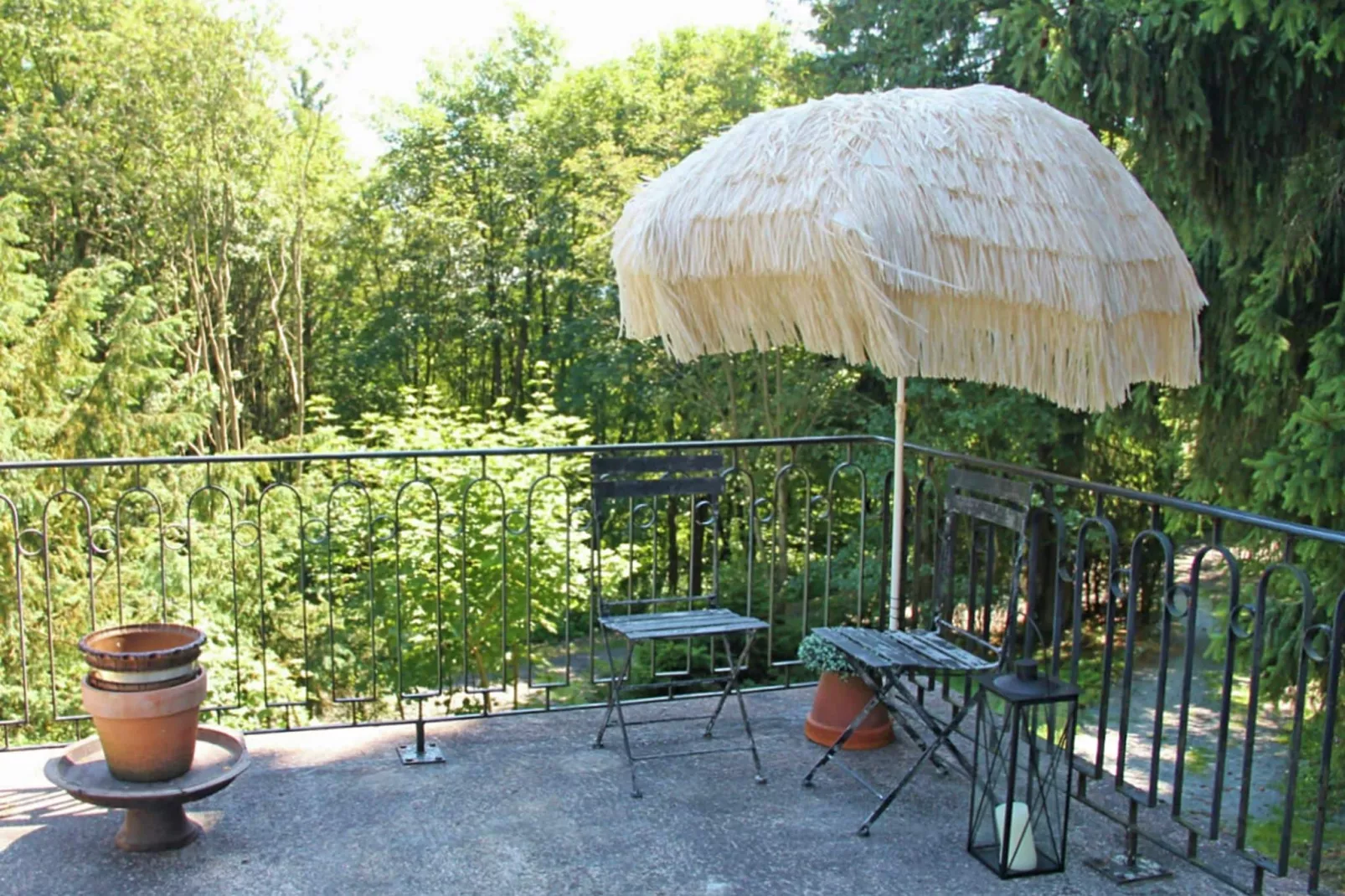 Idyllic holiday home near the ski area-Terrace balcony