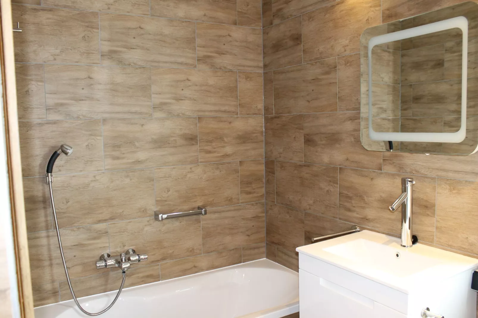 Zum Kahlen Asten-Bathroom