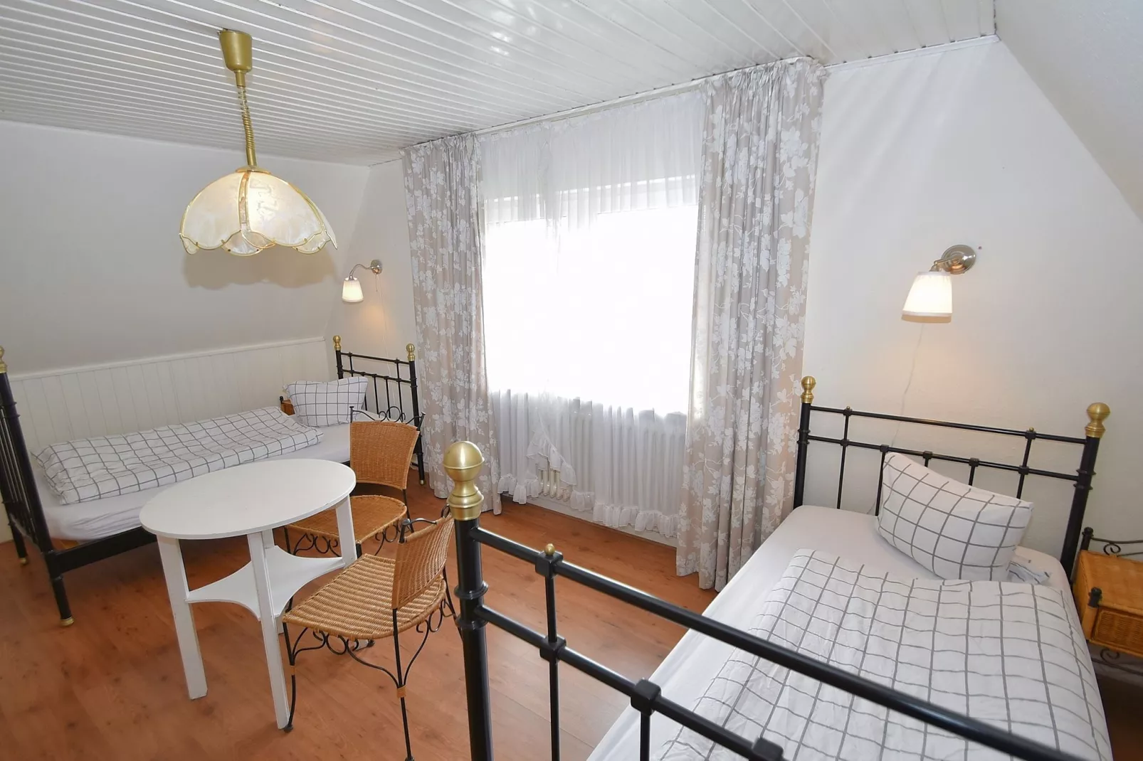 Am Astenberg-Bedroom