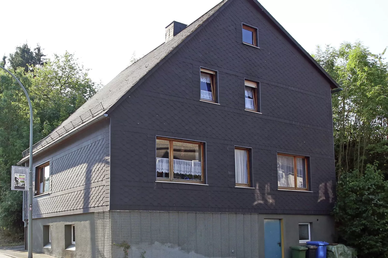 Grabenhaus-Exterior summer