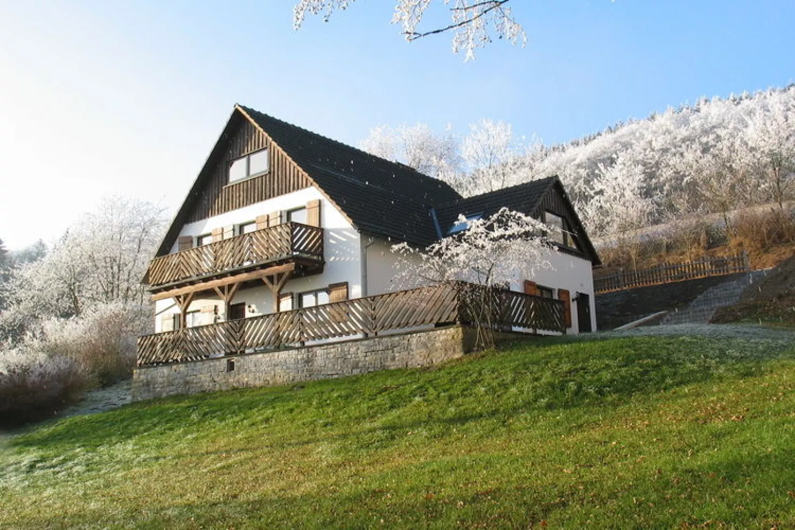 Gruppenhaus Hochsauerland-Exterior winter