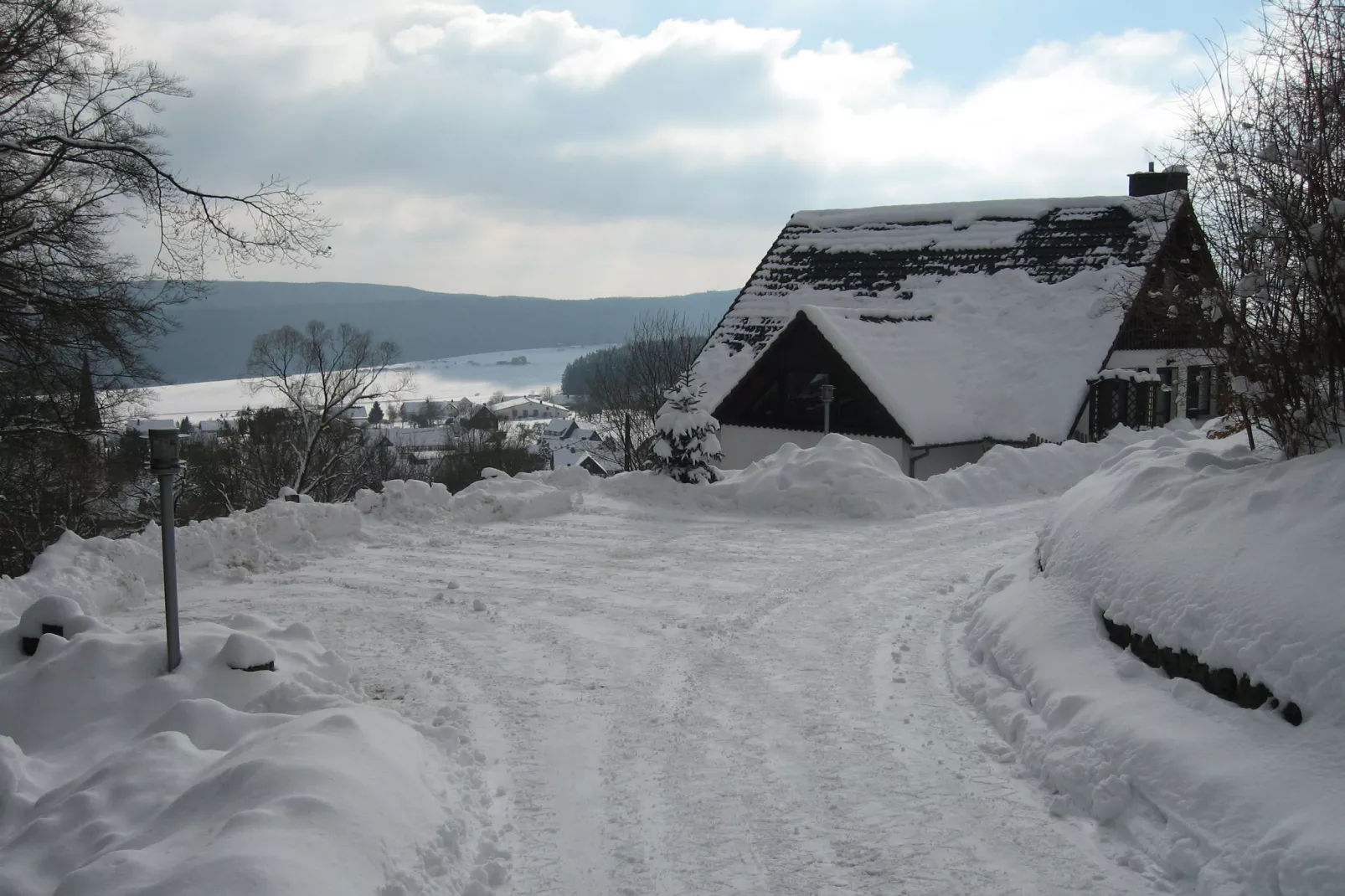 Gruppenhaus Hochsauerland-Exterior winter