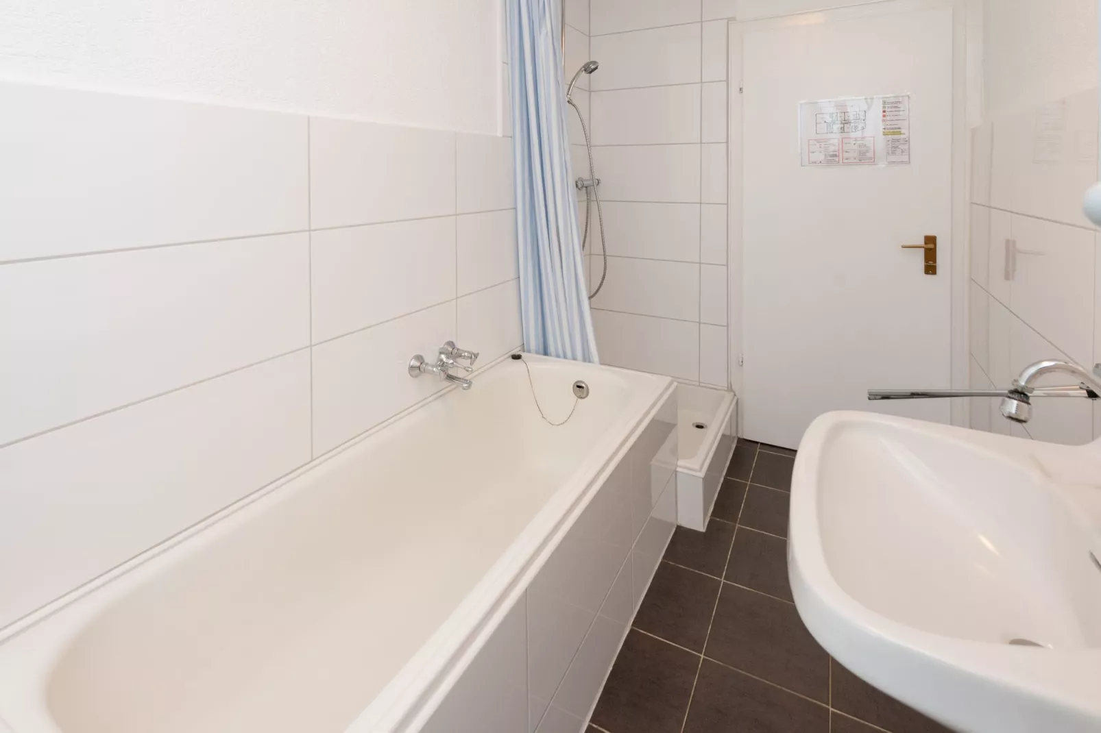 Gruppenhaus am Bach-Bathroom