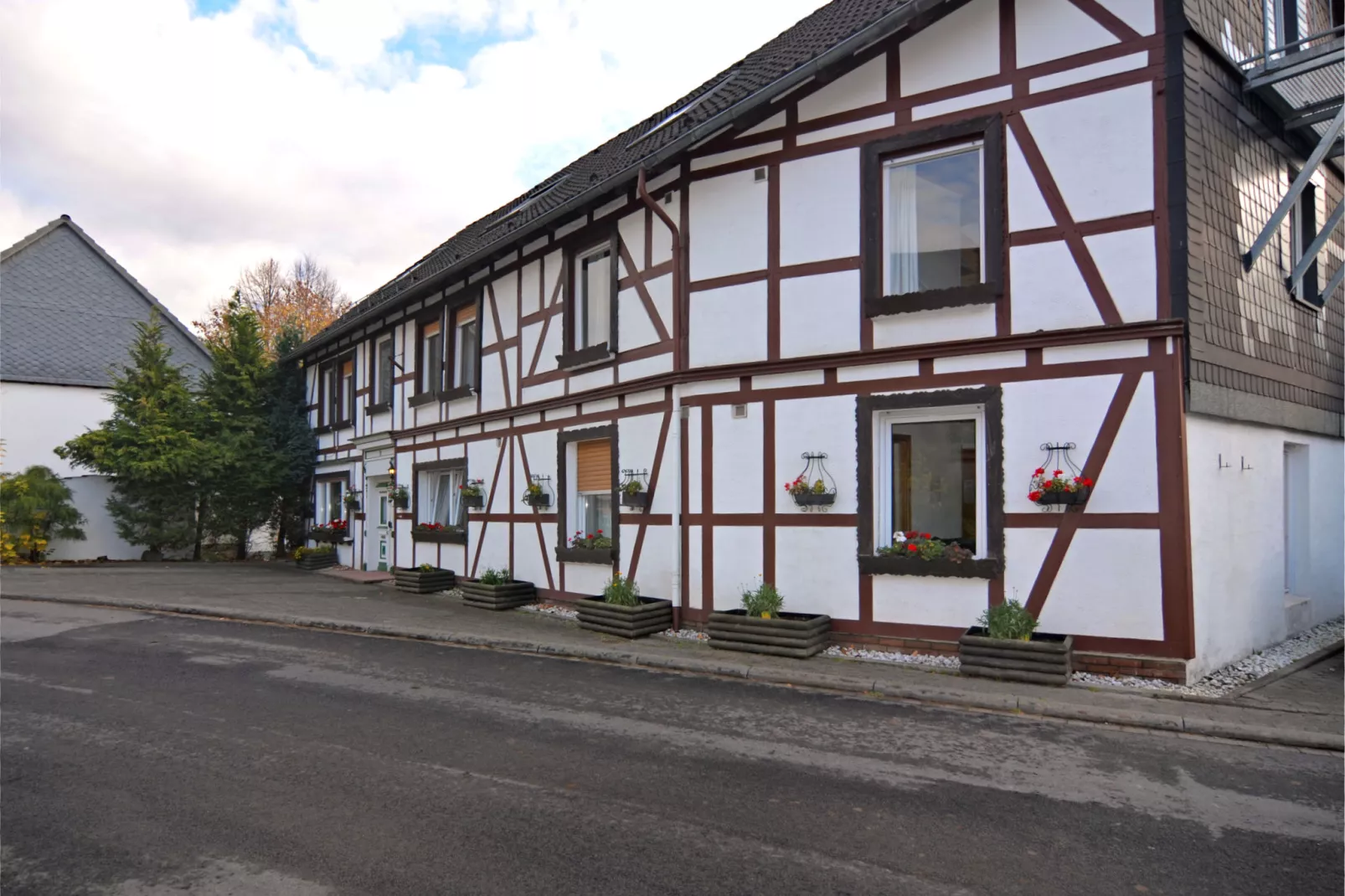 Gruppenhaus am Bach-Außenbereich Sommer