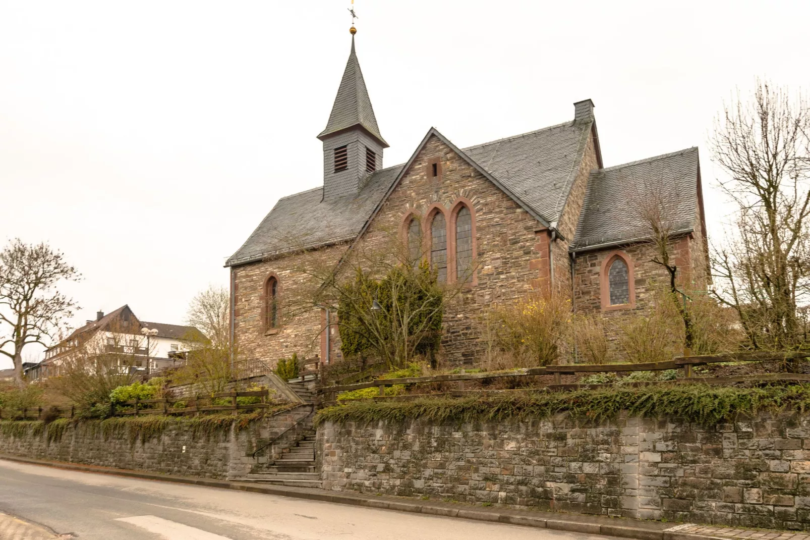 Gruppenhaus am Bach-Gebiete Sommer 1 km