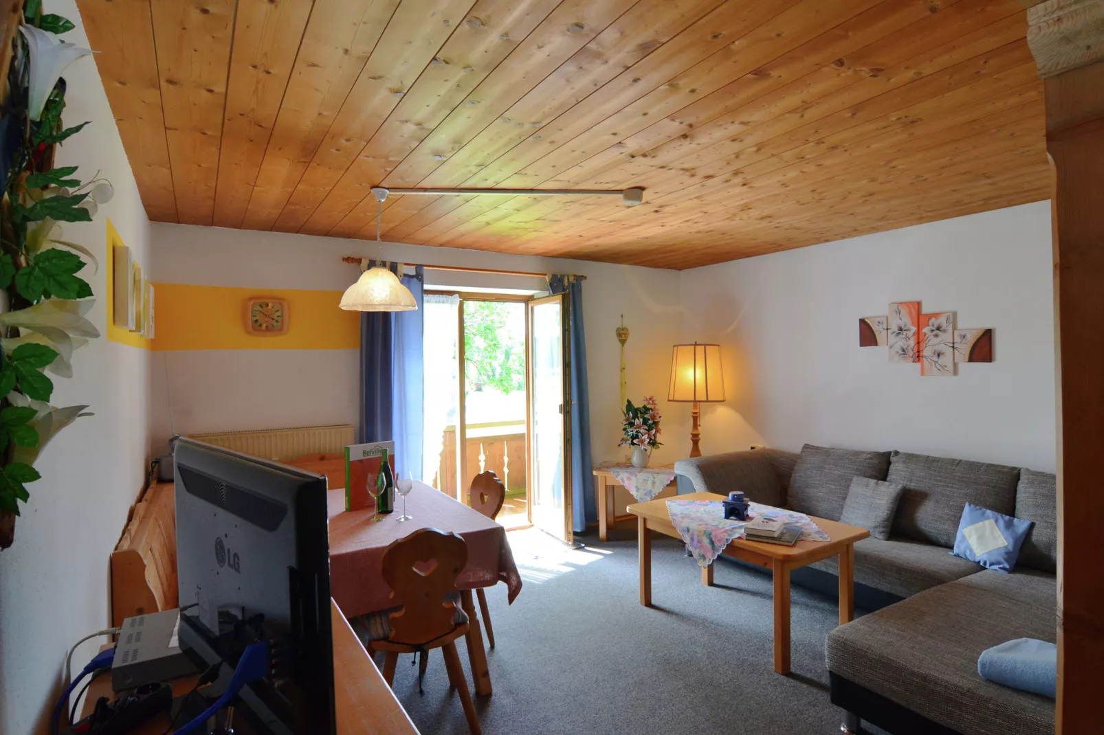 Bad Bayersoien-Living room