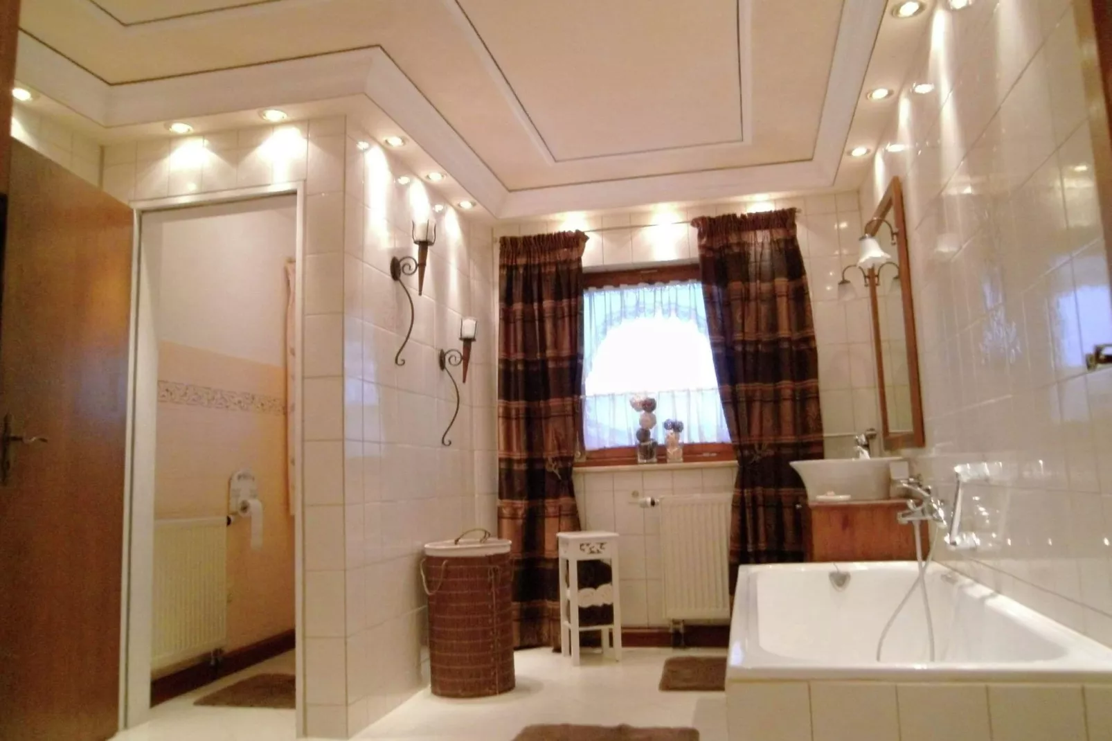 Bauernhaus-Bathroom