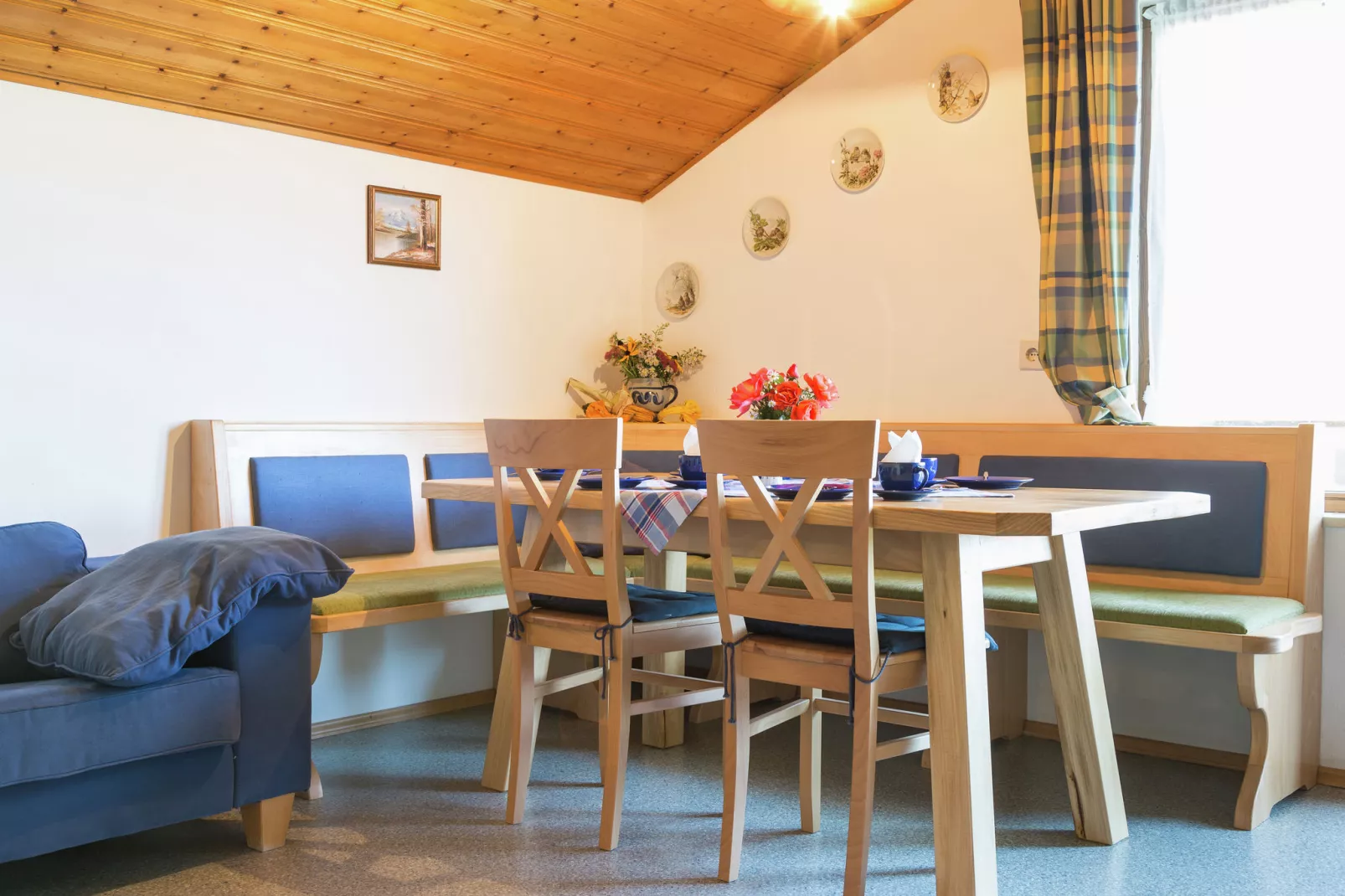 Knittel-Living room