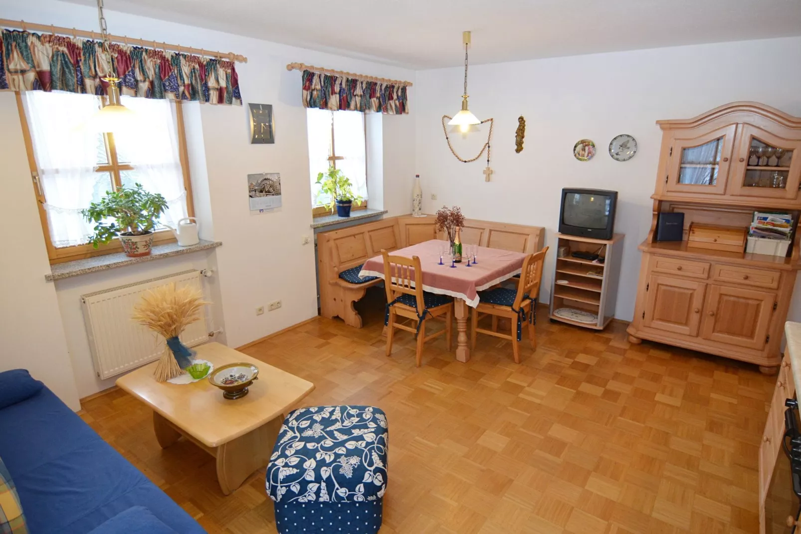 Blumenhof-Esszimmer