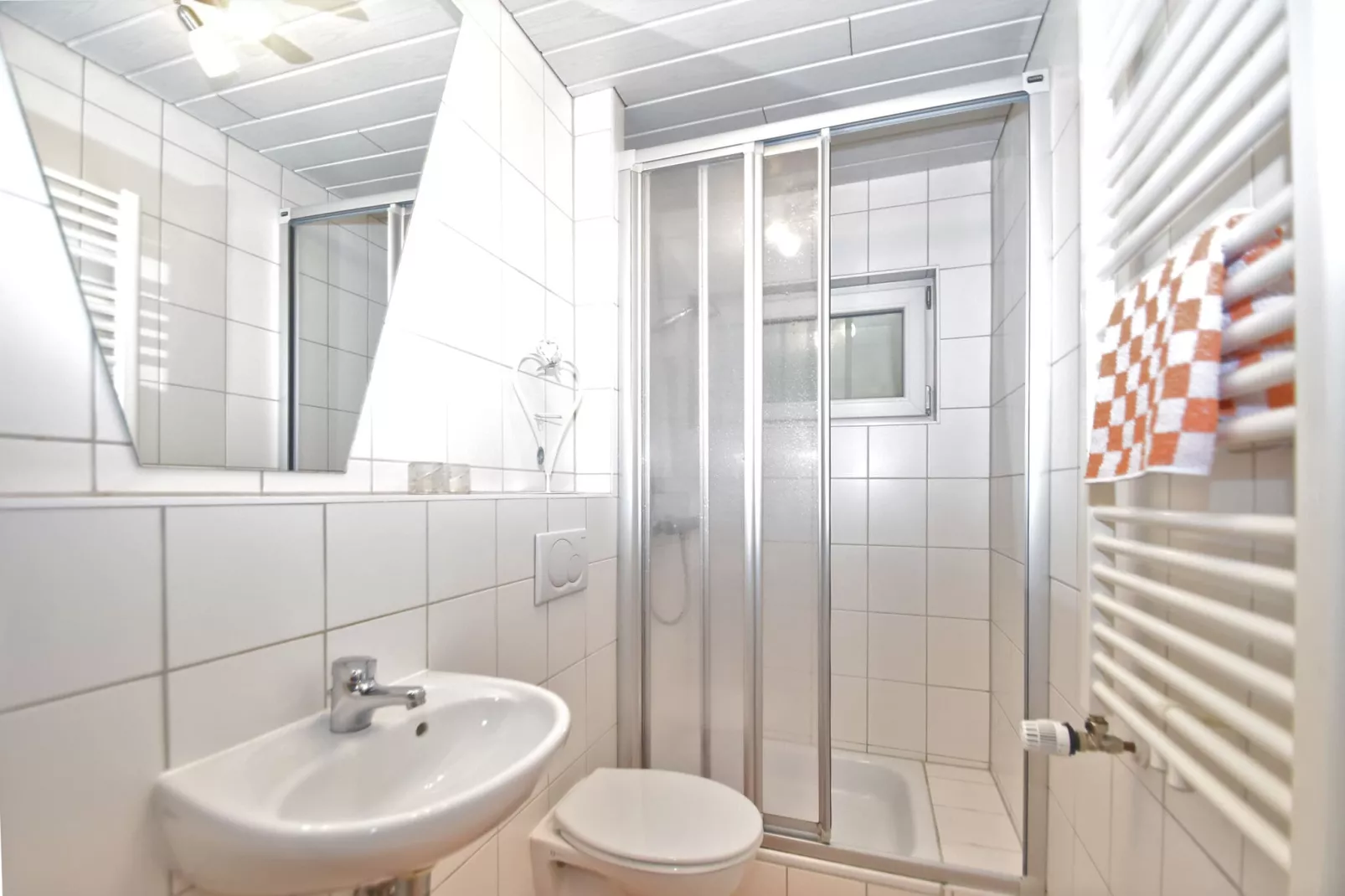 Zur Gradlhöhe-Bathroom