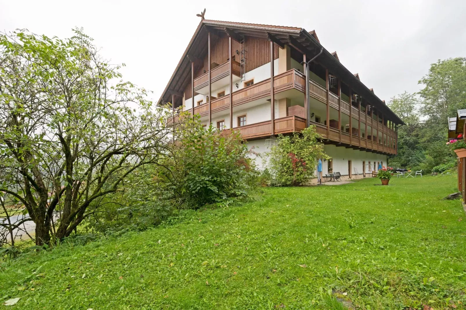 Osserblick-Exterior summer