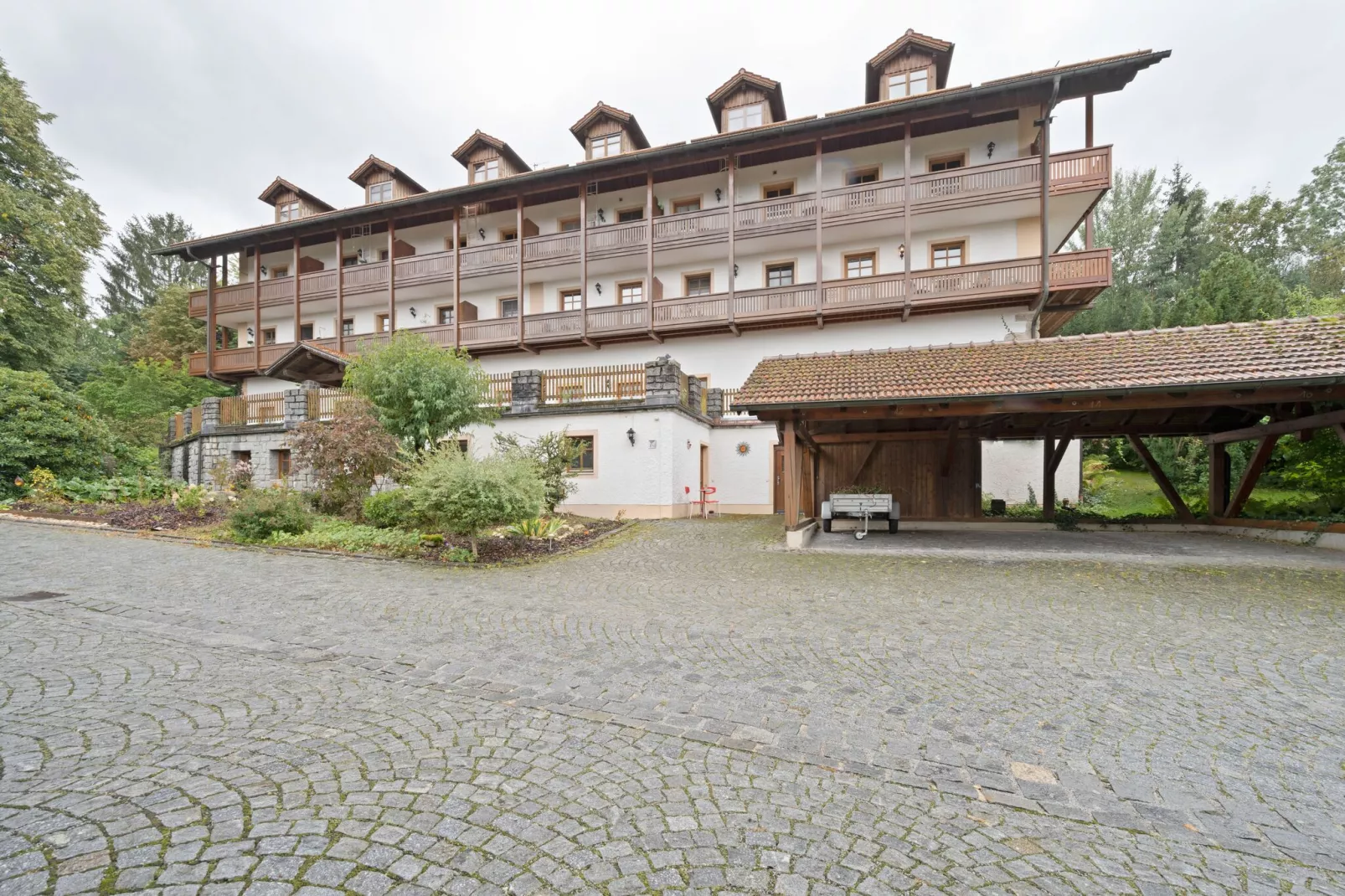 Osserblick-Exterior summer