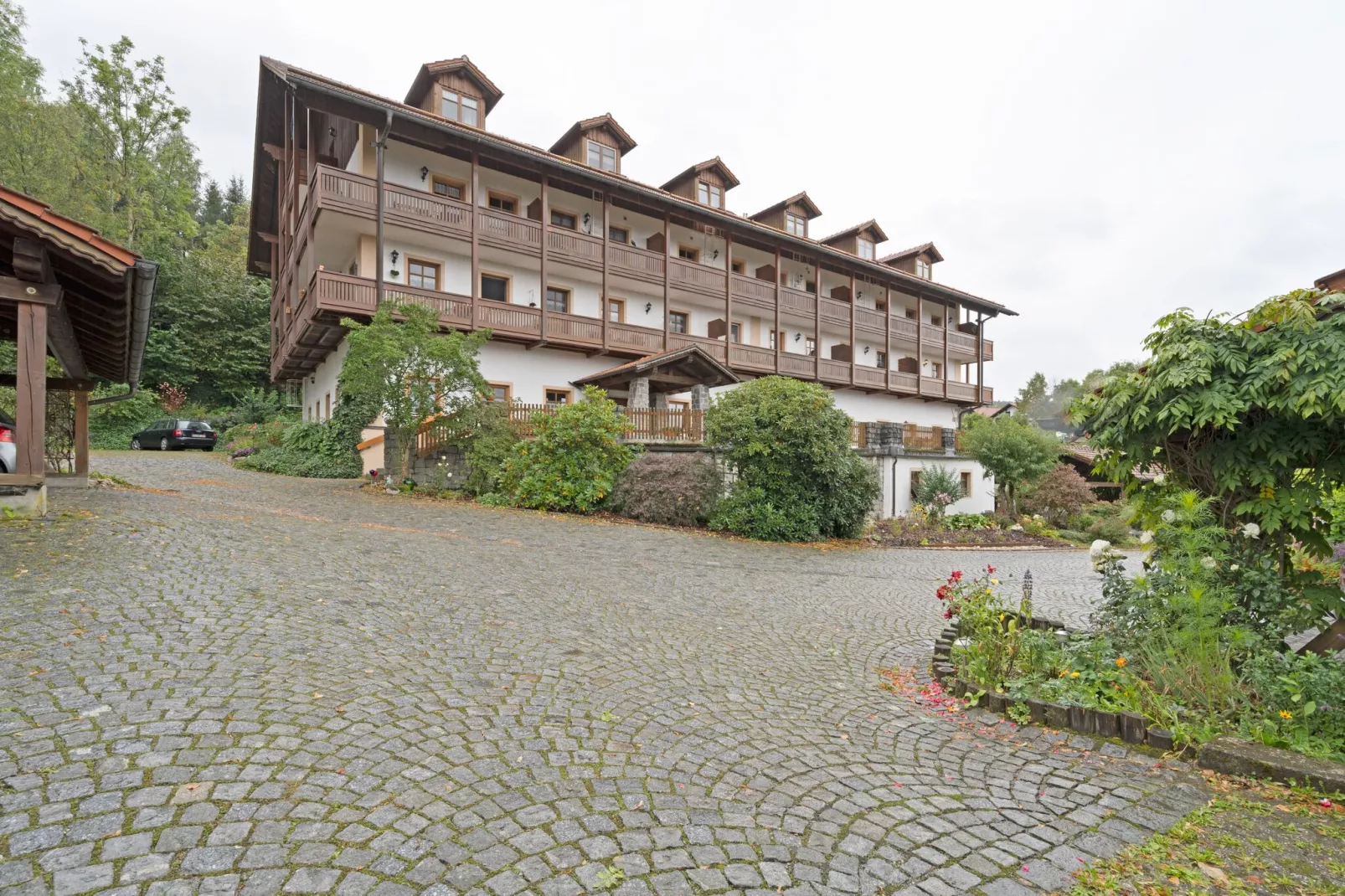 Osserblick-Exterior summer