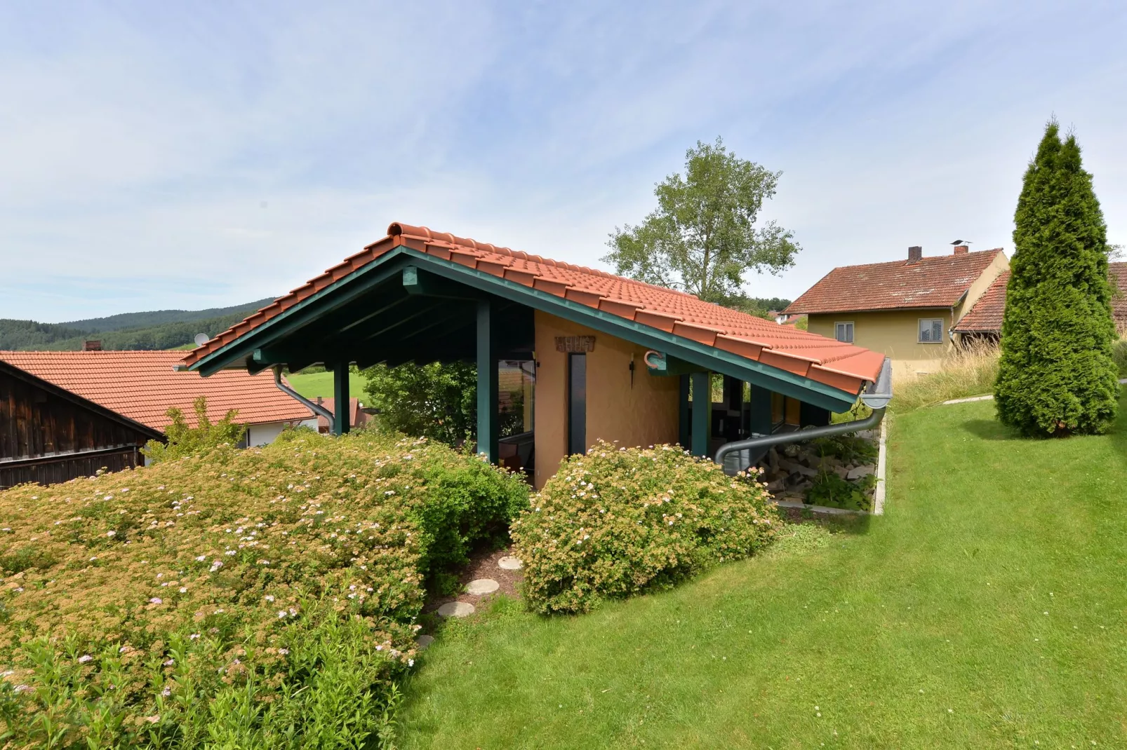 Holiday home with sauna in Viechtach-Exterior summer
