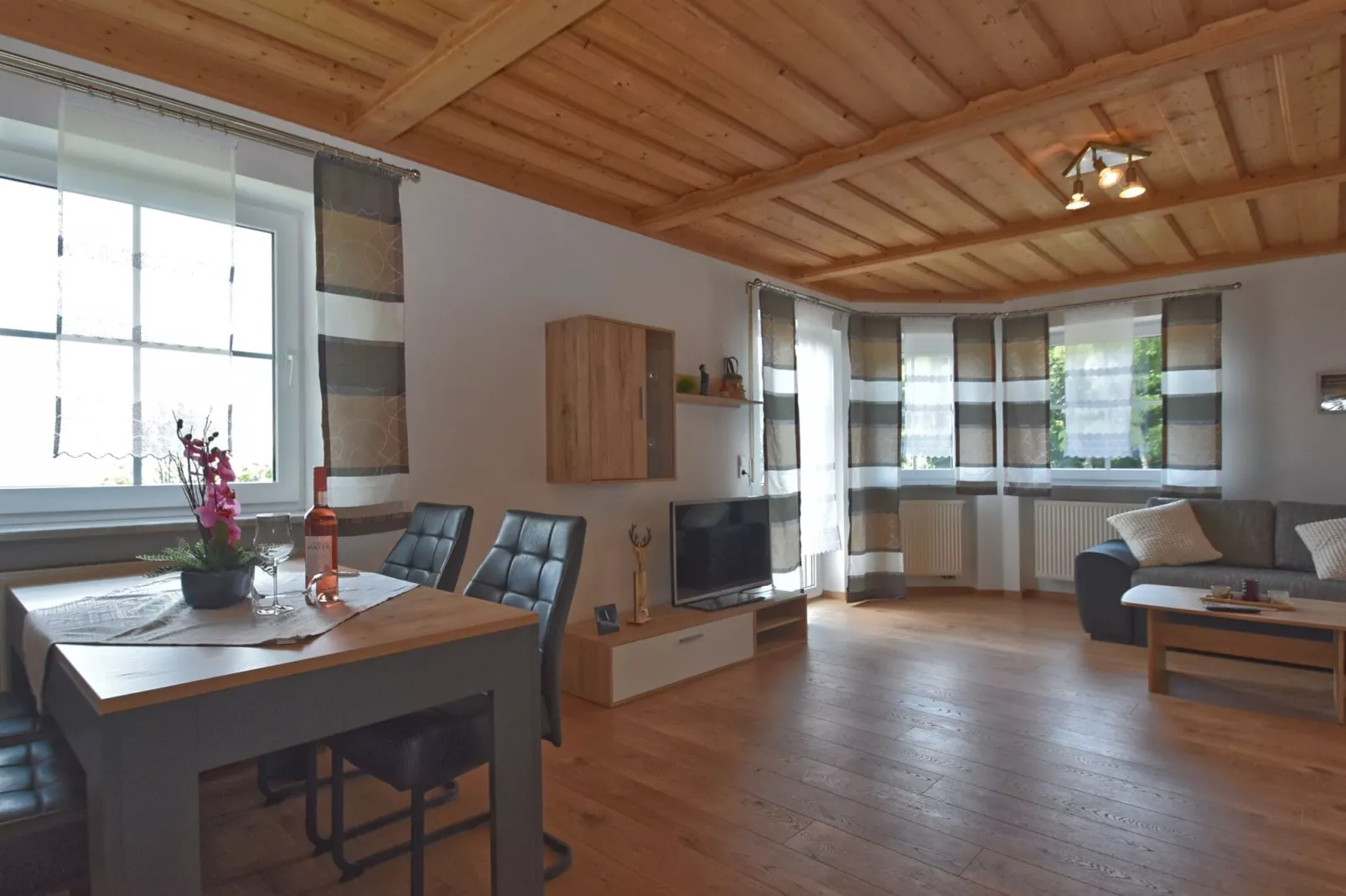 Sonnenwald-Dining room