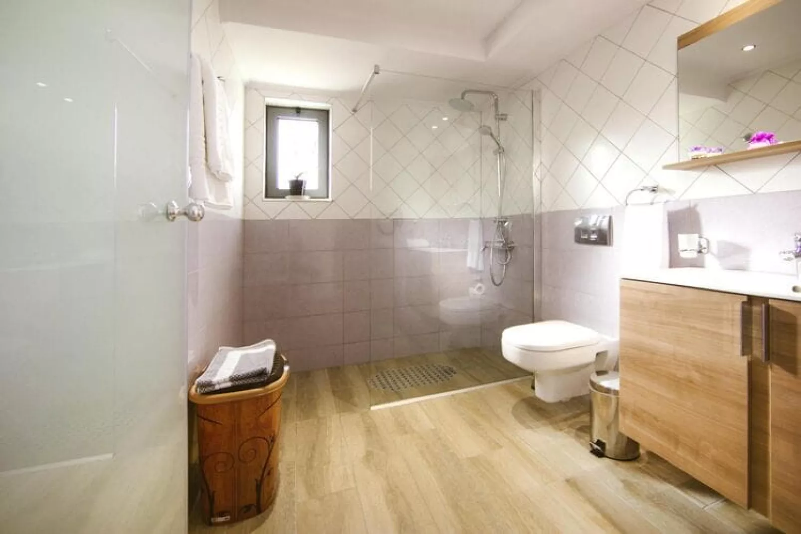 Semi-detached house, Lardos-1 separate bedroom-Salle de bain