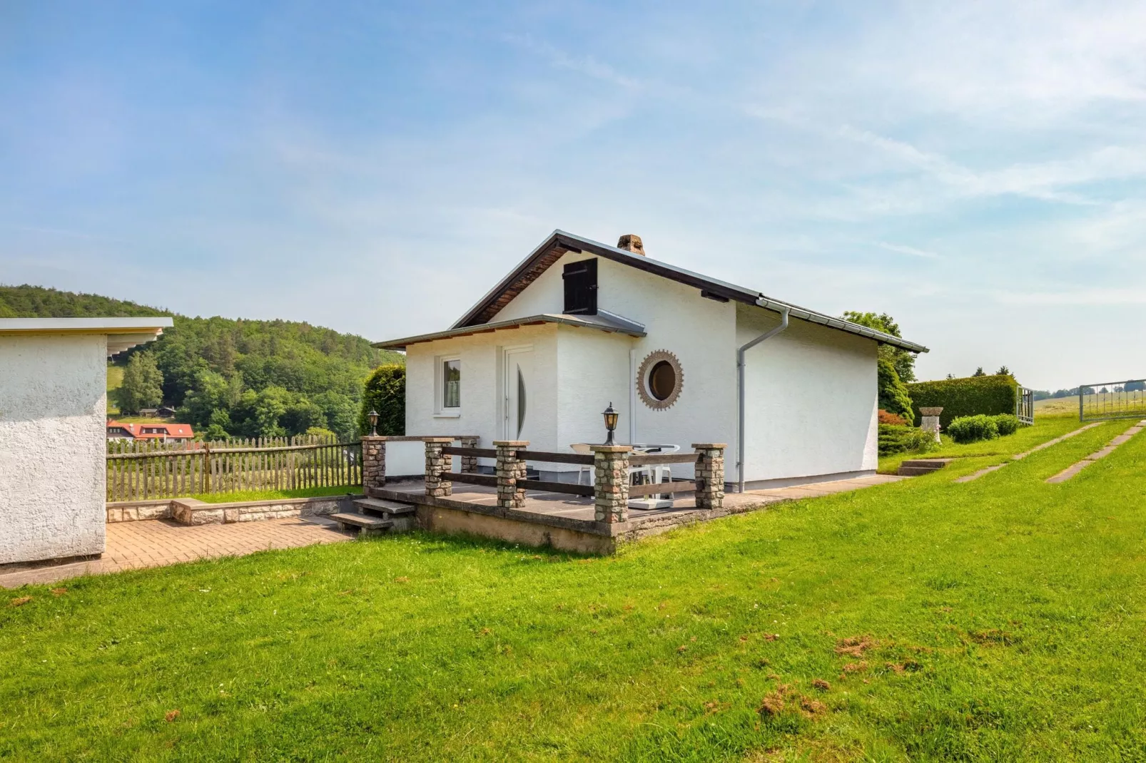 Mosbach-Exterior summer