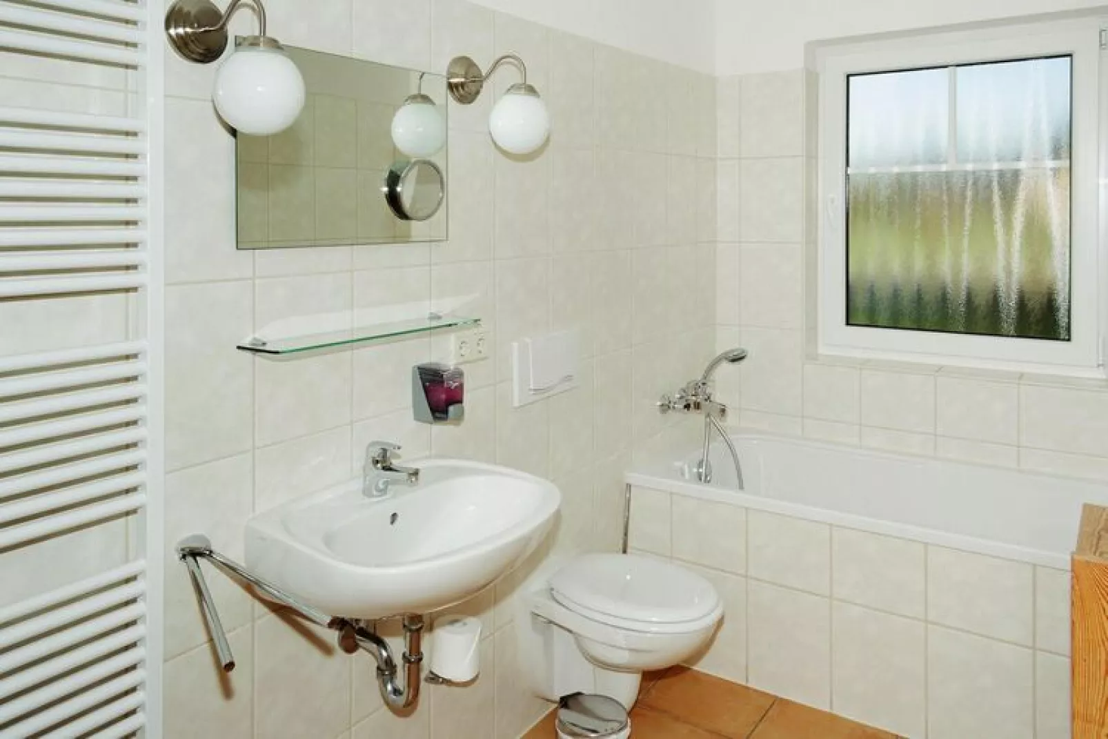 FH Seeschwalbe-Bathroom