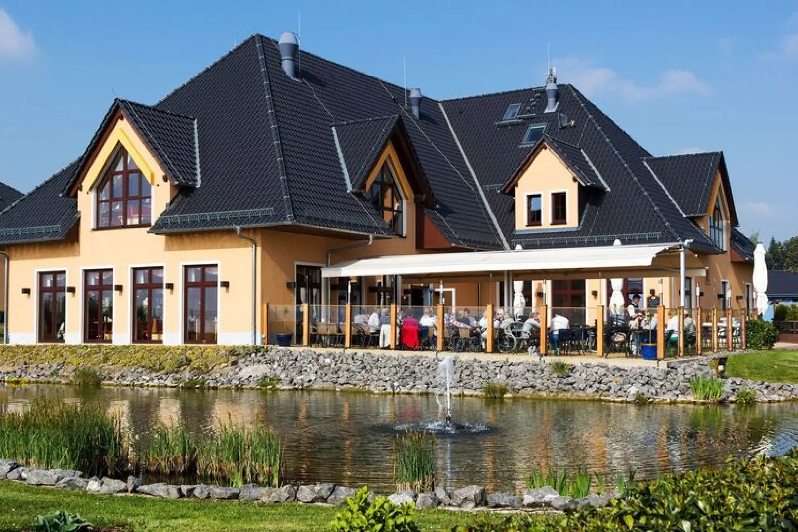 FH Zwergseeschwalbe-Reception hall