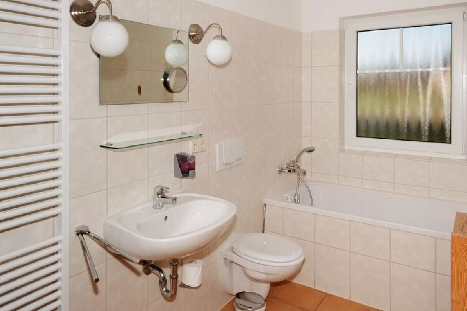 FH Silbermöwe-Bathroom
