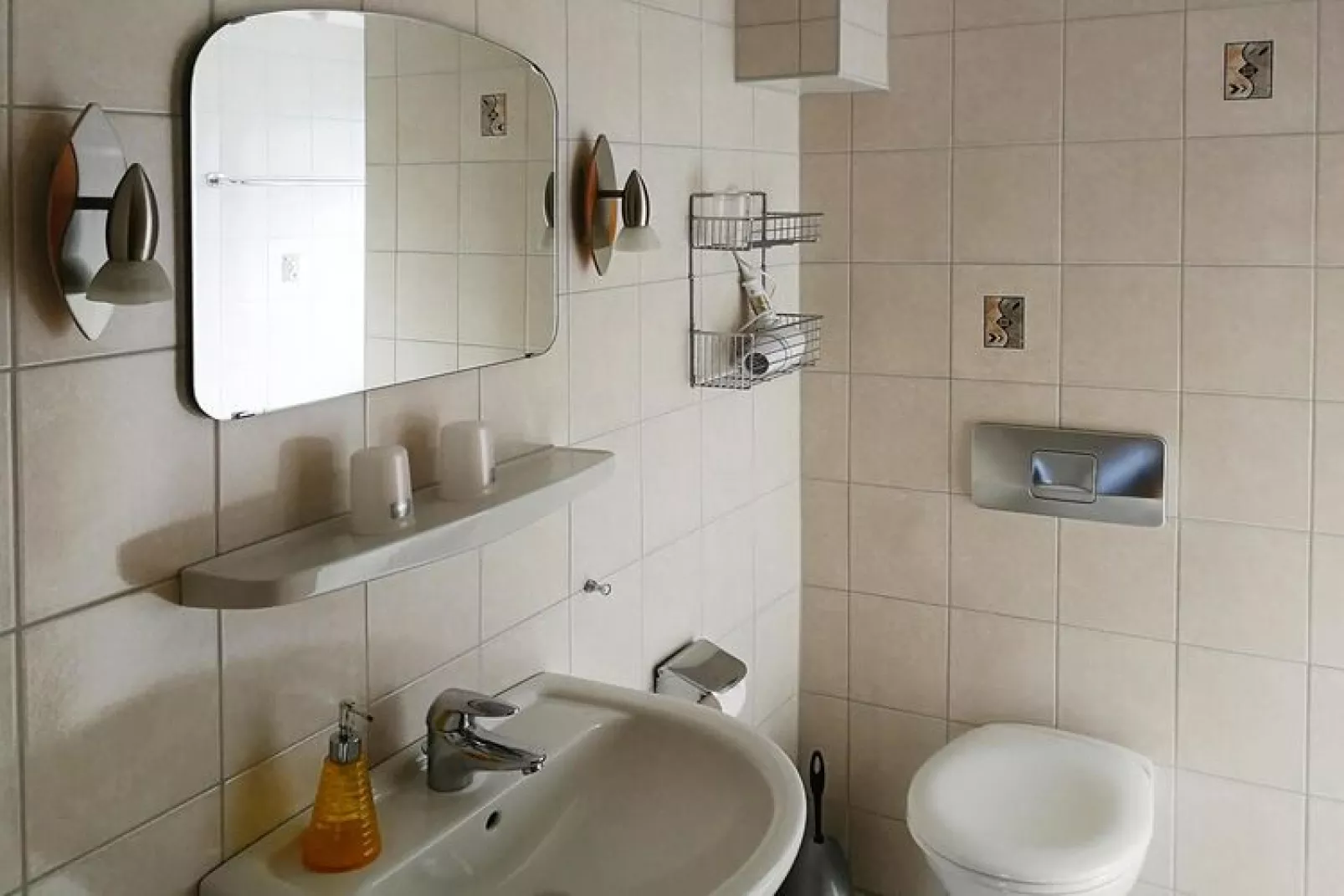 Kombination Bärenhütte  Hirschblick 10 Erw 2 Kinder-Bathroom