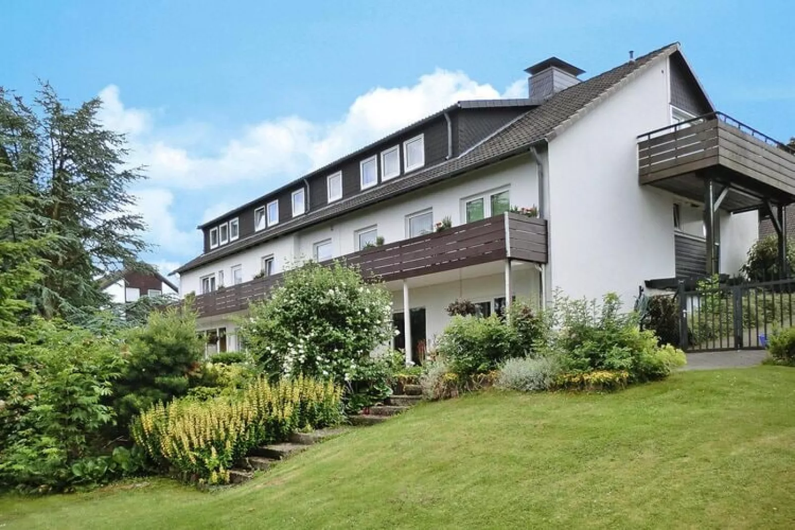 Kombination Bärenhütte  Hirschblick 10 Erw 2 Kinder-Exterior summer