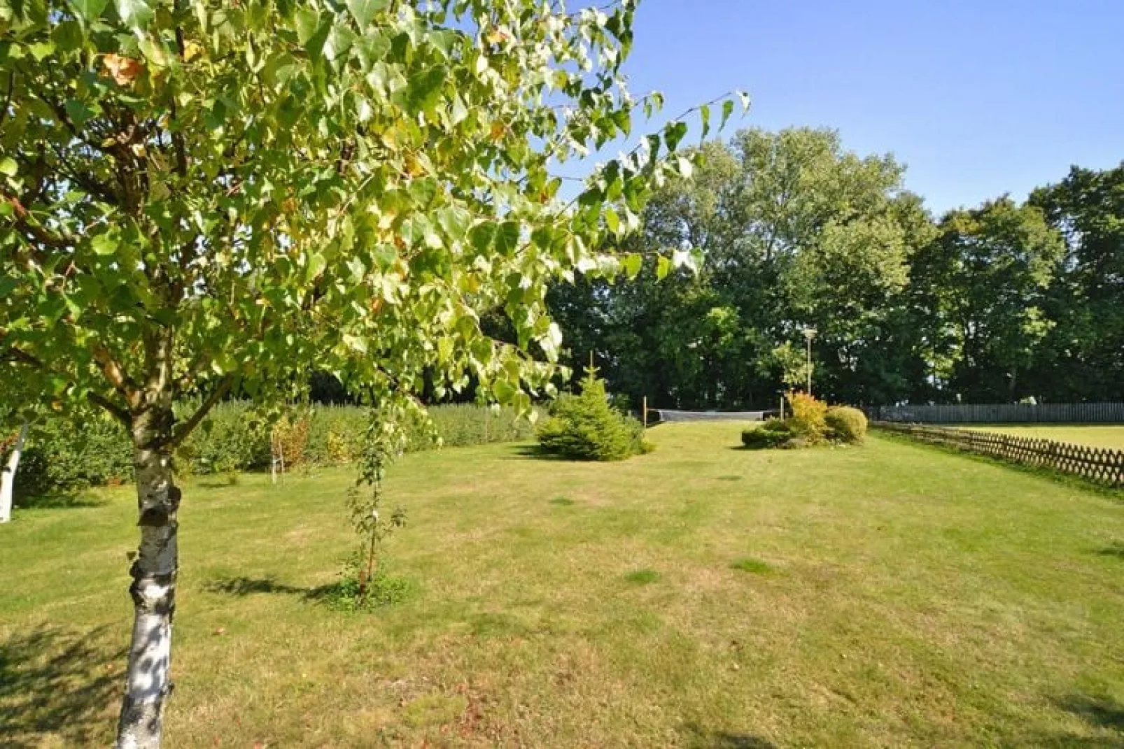Dom wakacyjny nad jeziorem Oswino-Gardens summer