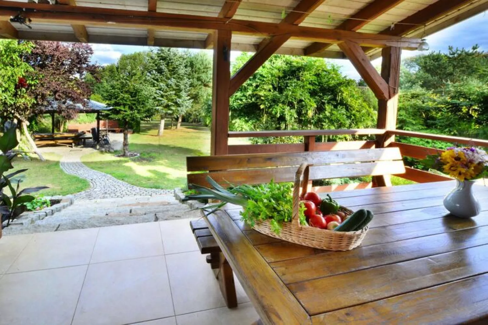 Dom wakacyjny nad jeziorem Oswino-Gardens summer