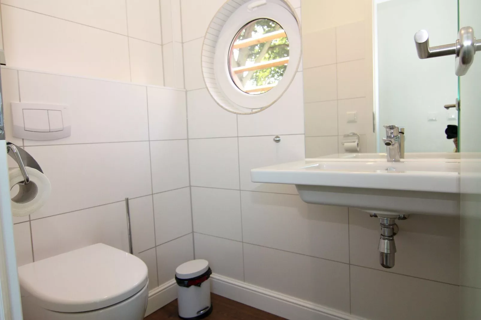 Maria Haus 1 links 80 qm-Bathroom