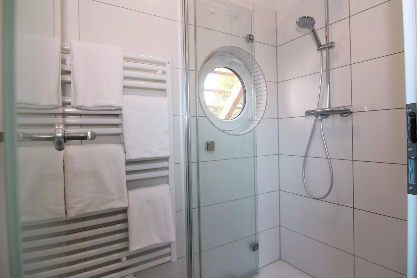 Maria Haus 1 links 80 qm-Bathroom