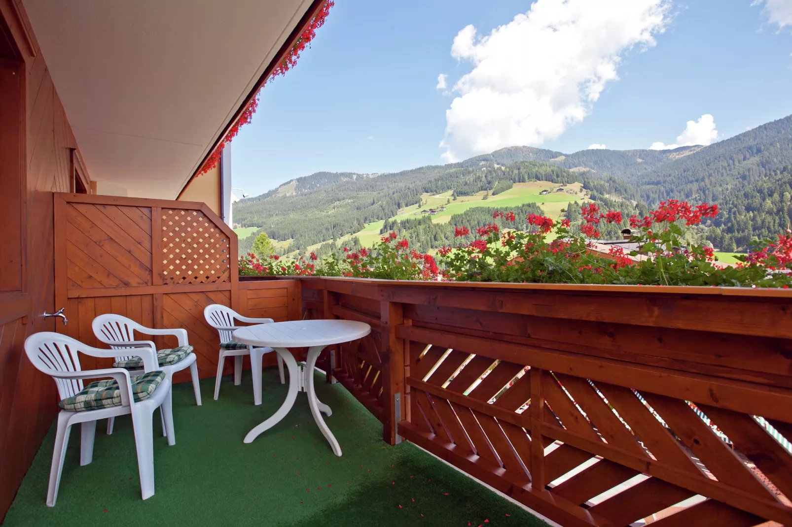 Appartement im Wellness-Aparthotel-Kleinarl-Terrace balcony