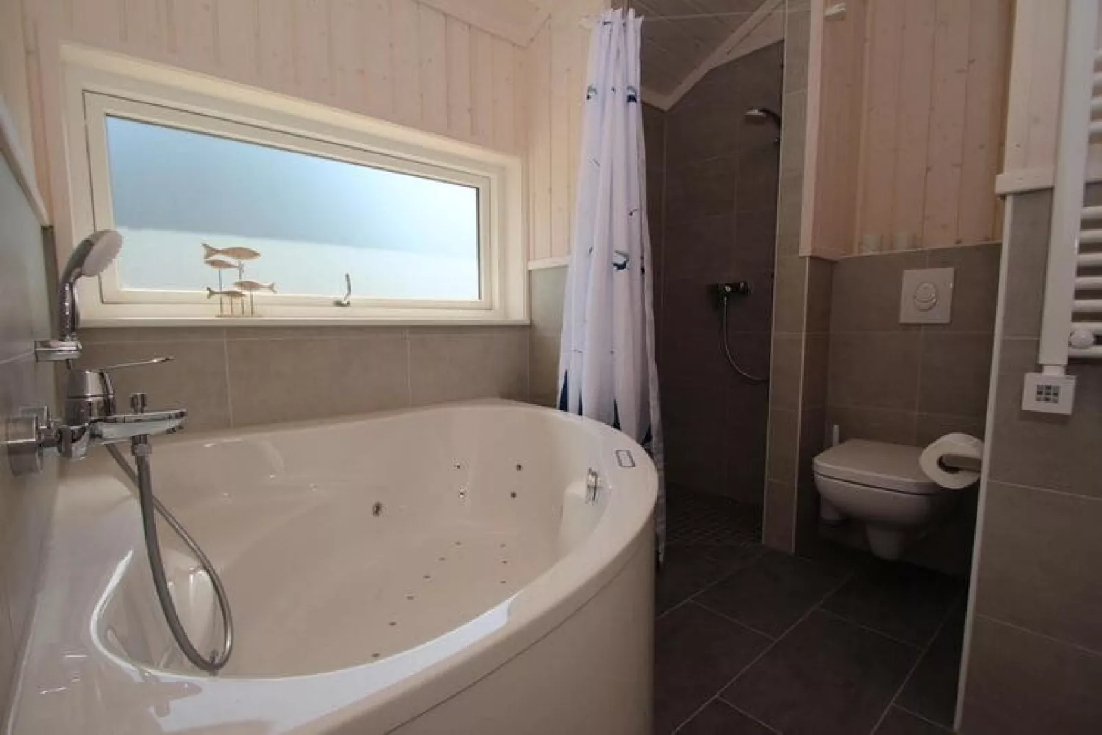 Poolhaus 140 qm-Bathroom