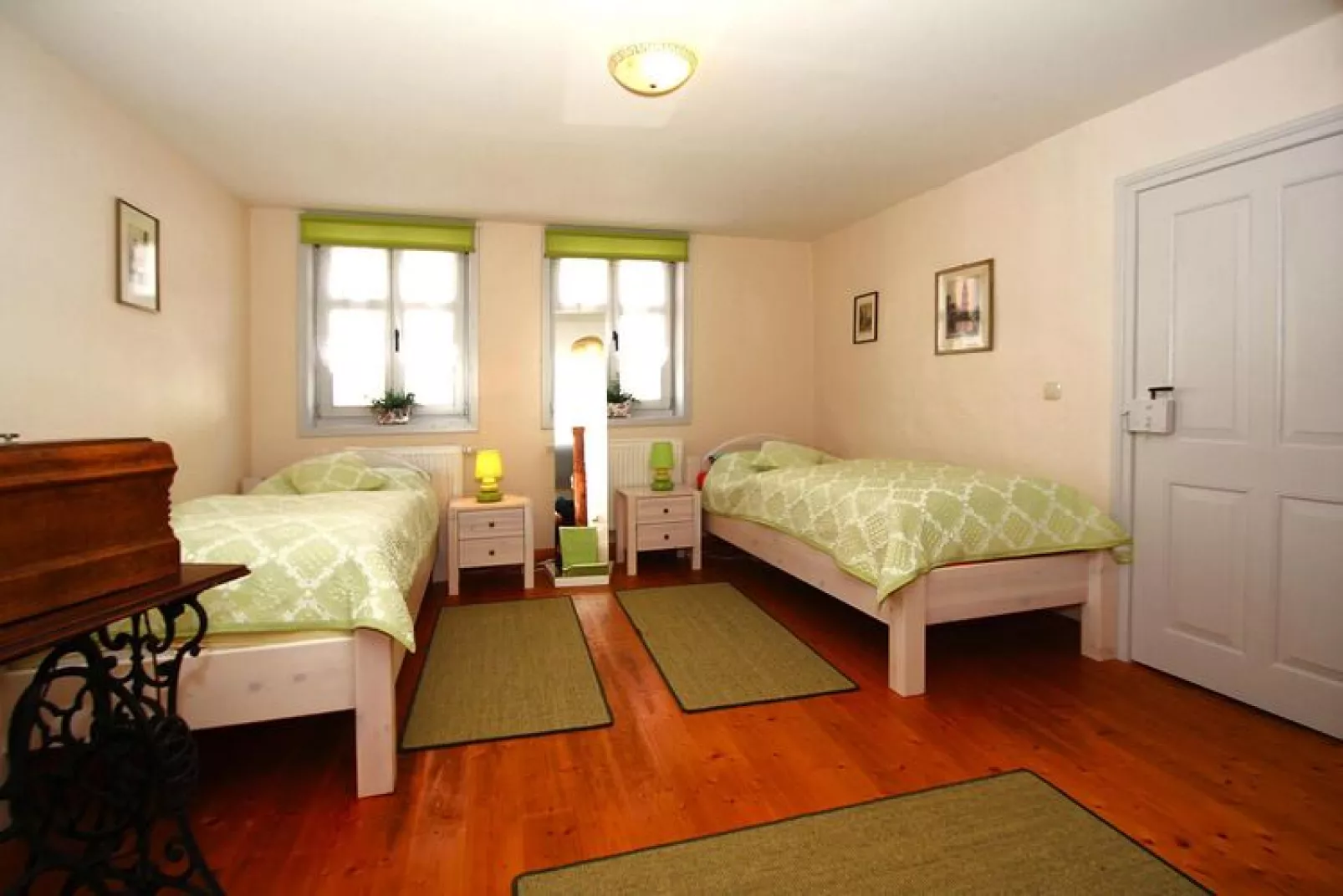 Rosenhof 250 qm-Bedroom