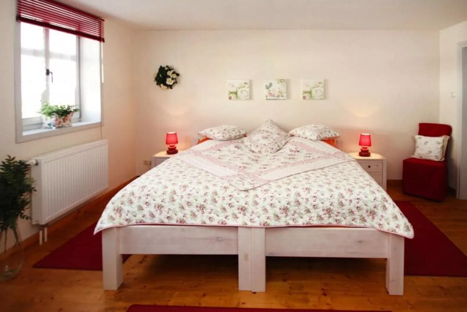 Rosenhof 250 qm-Bedroom