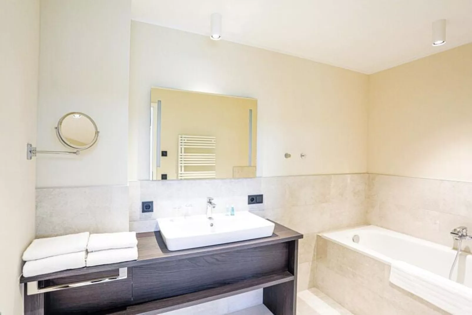 Apartments im MAREMÜRITZ Yachthafen Resort & Spa / Mare Grand Maisonette Suite 2 Personen-Bathroom