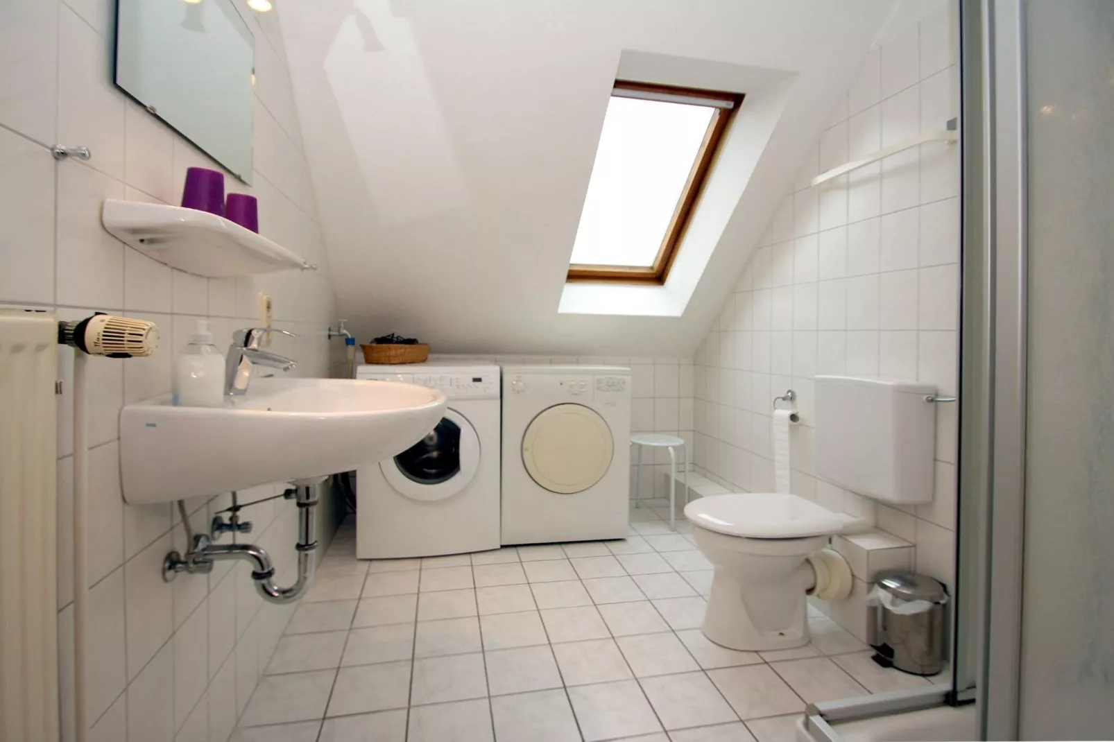 Doppelhaushälfte mit Sonnenterrasse in Neßmersiel-Bathroom