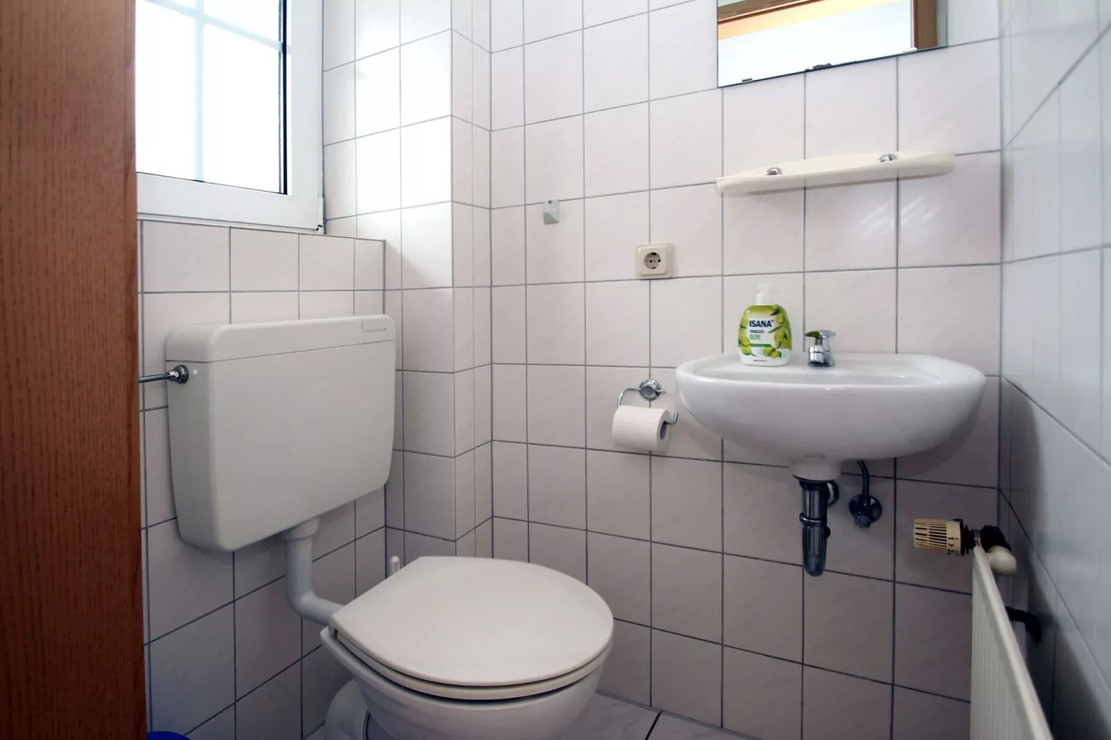 Doppelhaushälfte mit Sonnenterrasse in Neßmersiel-Bathroom