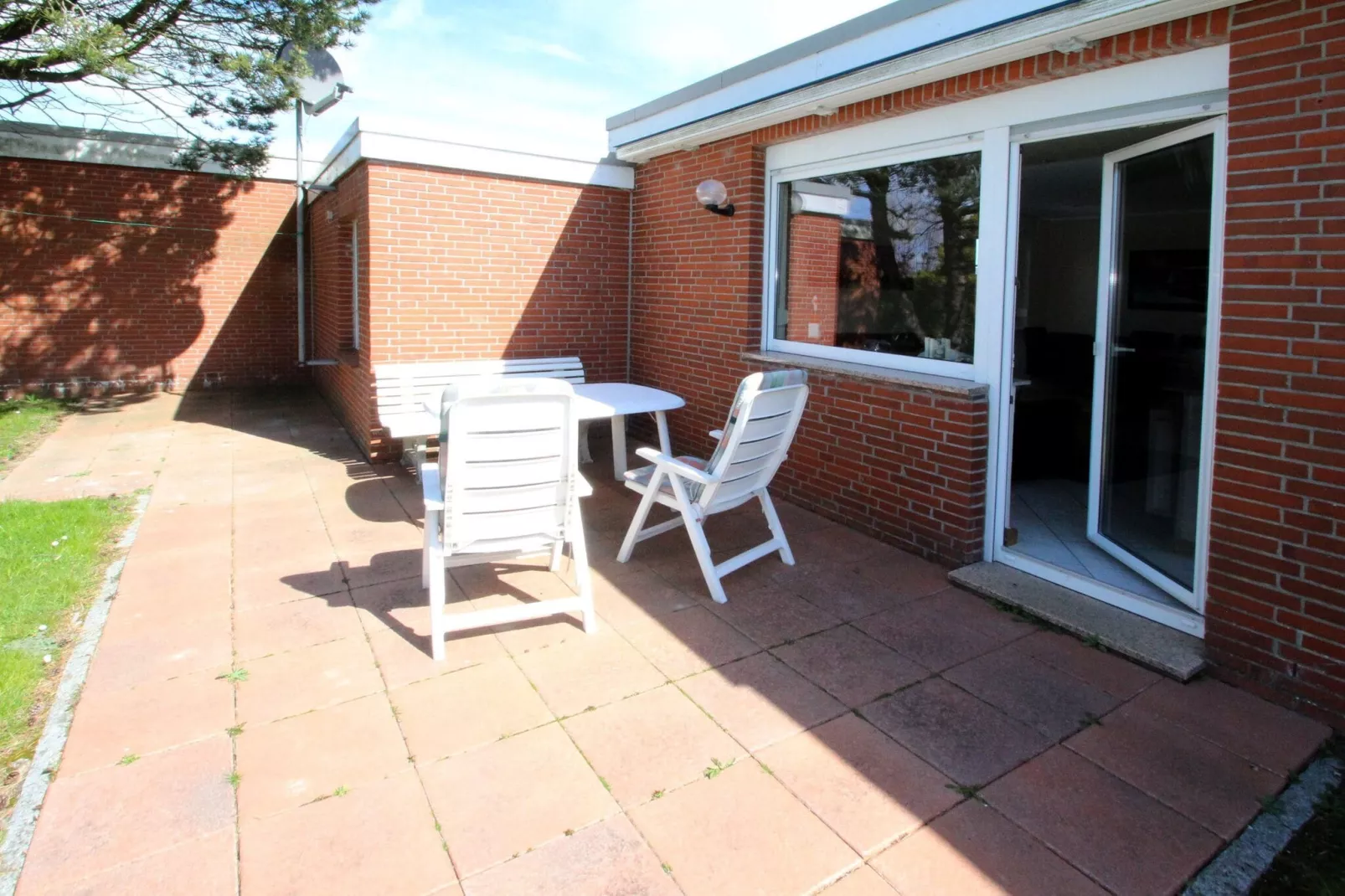 Bungalow in Dornumersiel-Terrace balcony