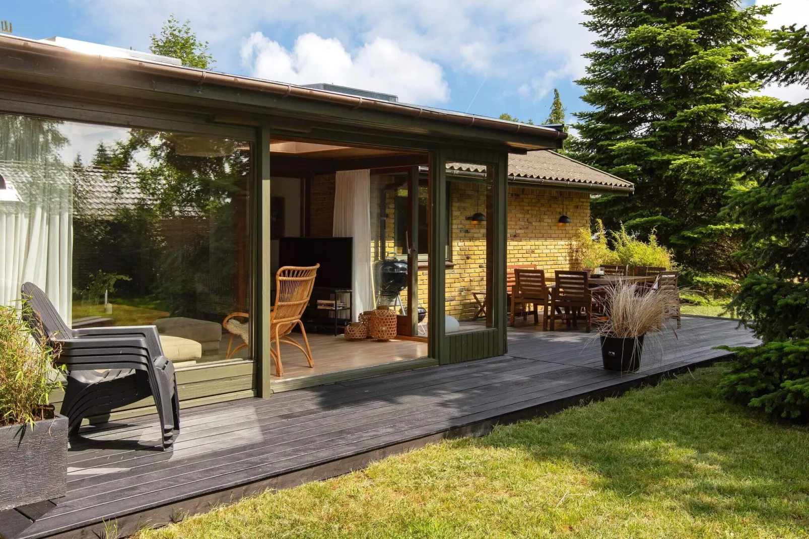 Bright Cottage with Garden Terrace-By Traum-View