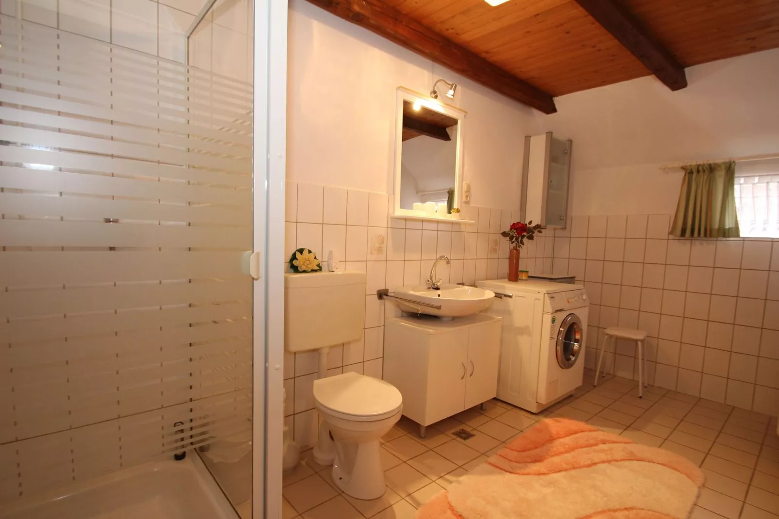 Schwalbenhaus-Bathroom