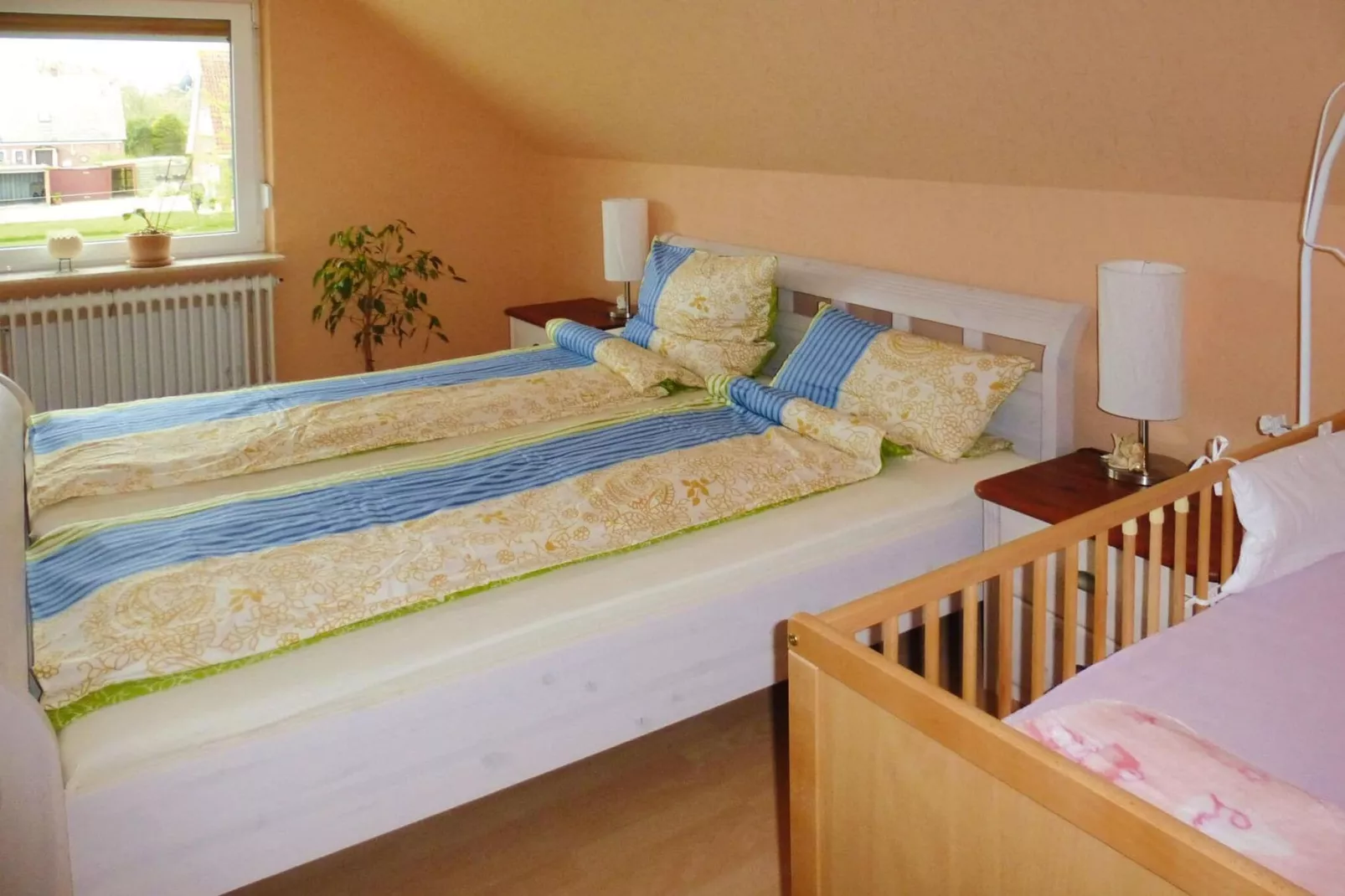 Ferienhaus mit großem Grundstück in Friederikensiel-Chambre