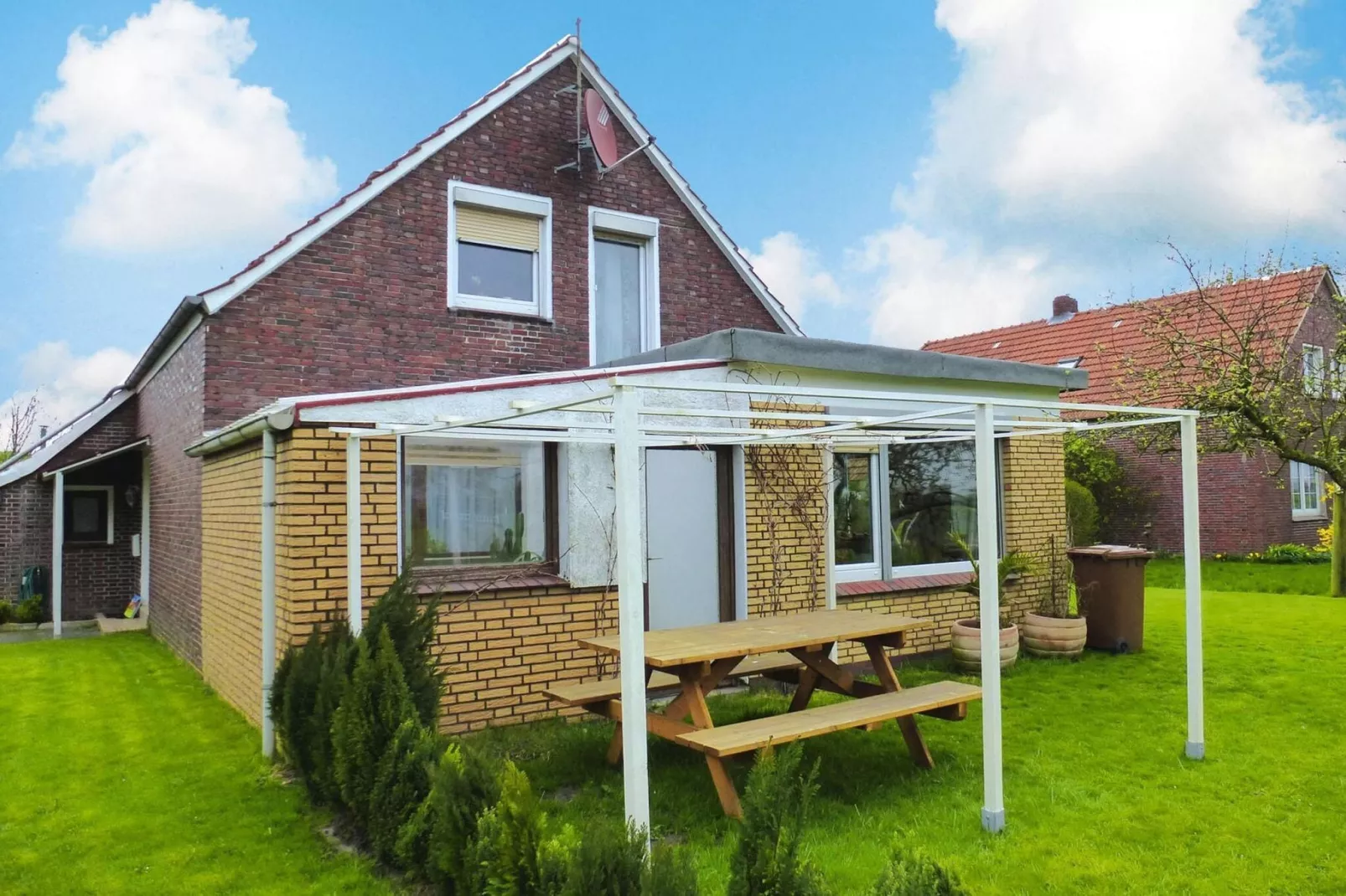 Ferienhaus mit großem Grundstück in Friederikensiel-Jardin d'été