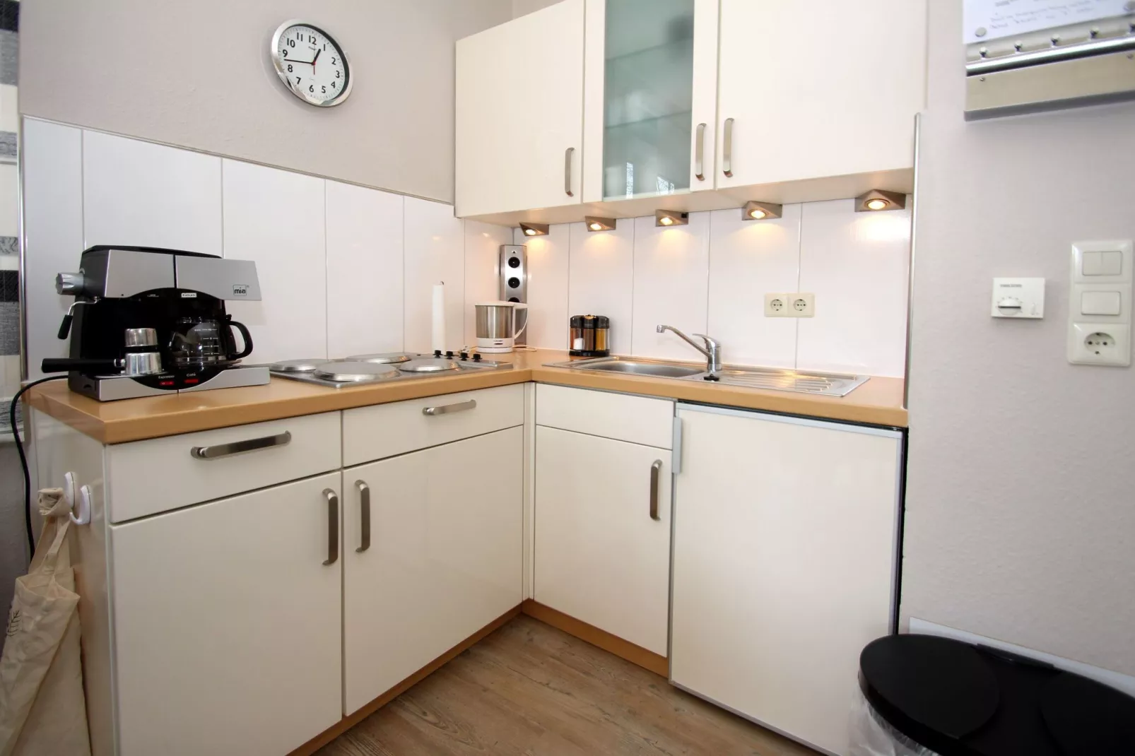 Ferienwohnung mit Sonnenterrasse in Dornumersiel-Kitchen