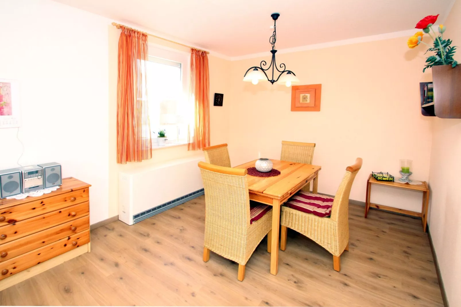 Reihenbungalow mit Terrasse in Dornumersiel-Dining room